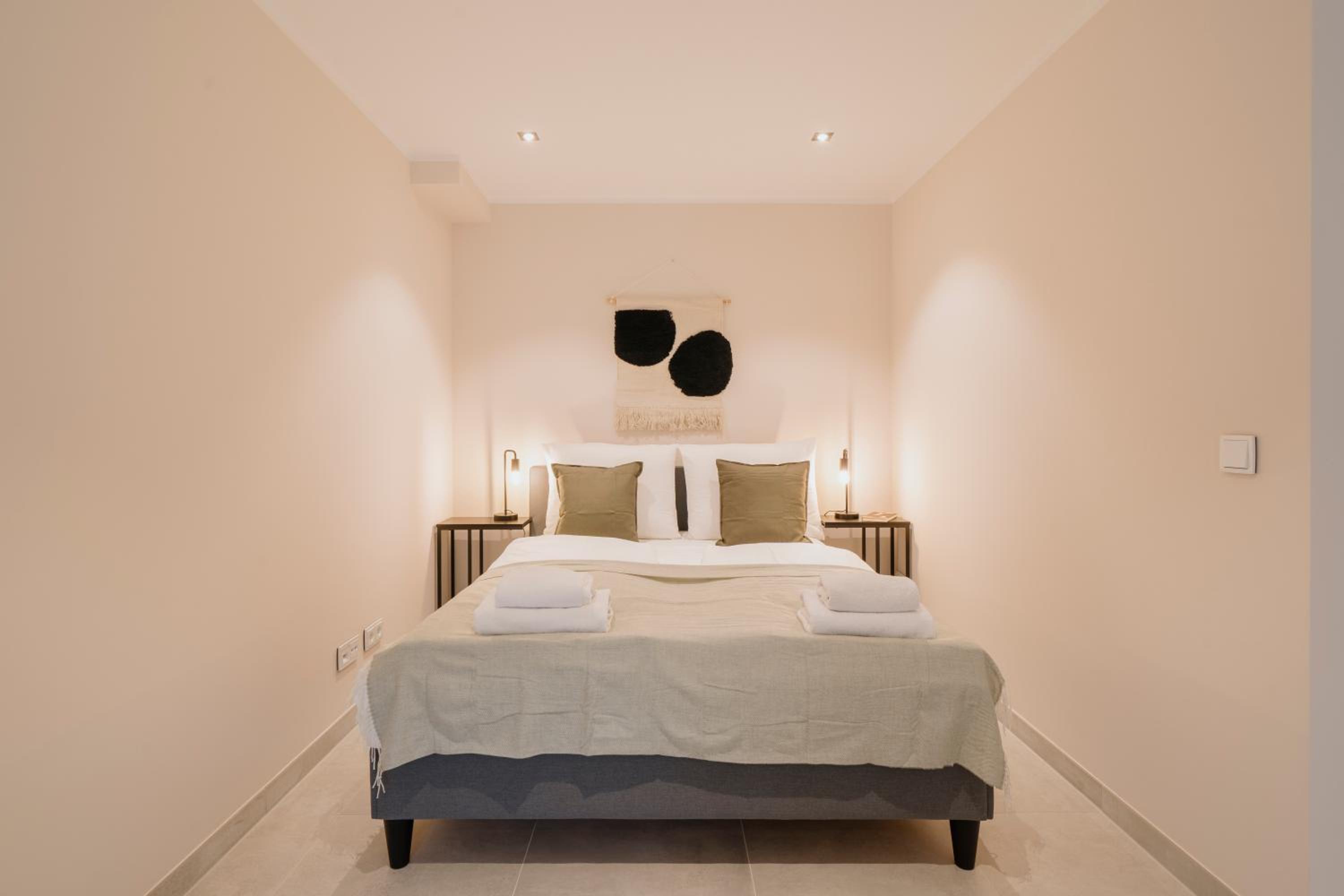 Homely Berlin - Huge Terrace, Modern, Quiet, Near Kudamm