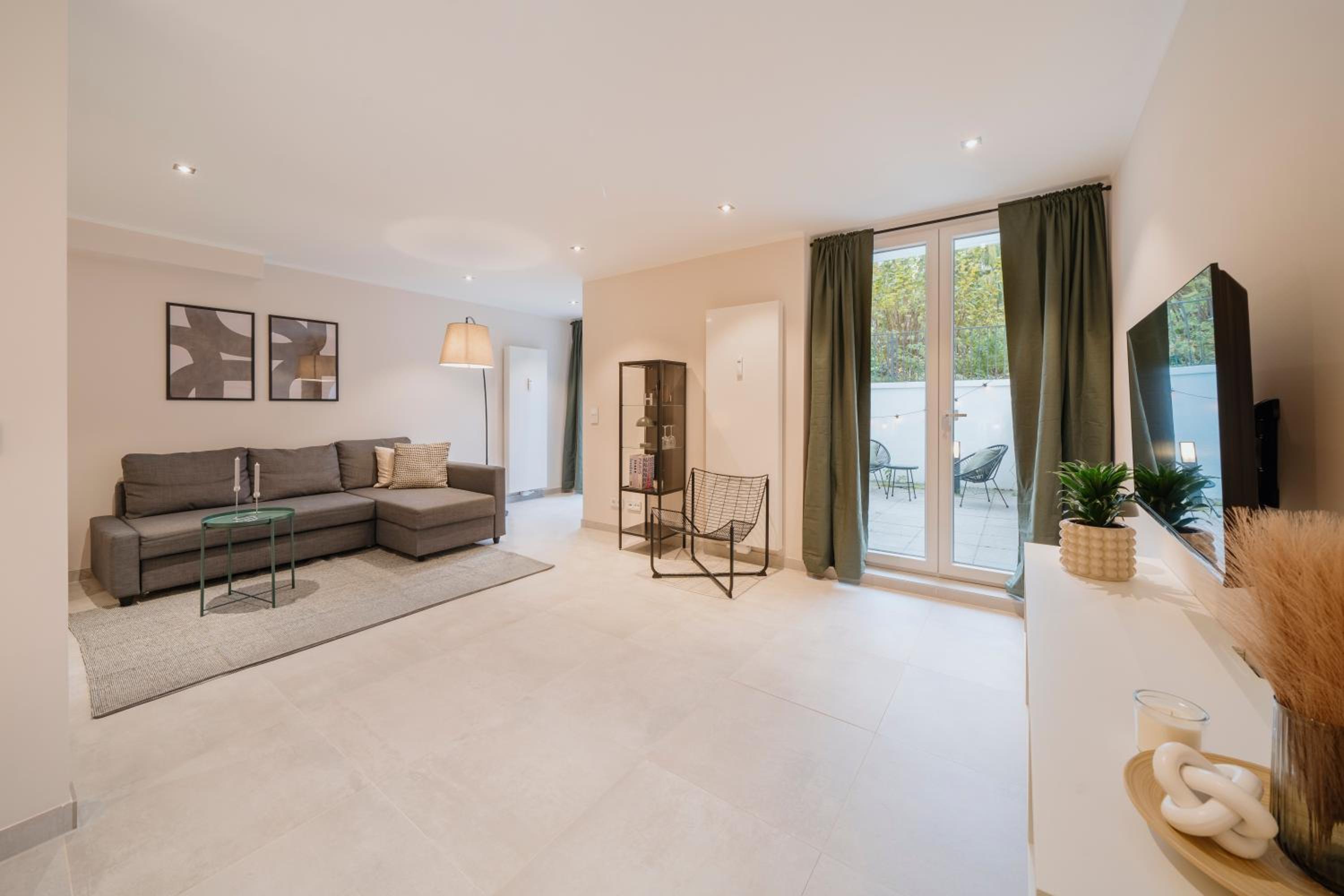 Homely Berlin - Huge Terrace, Modern, Quiet, Near Kudamm
