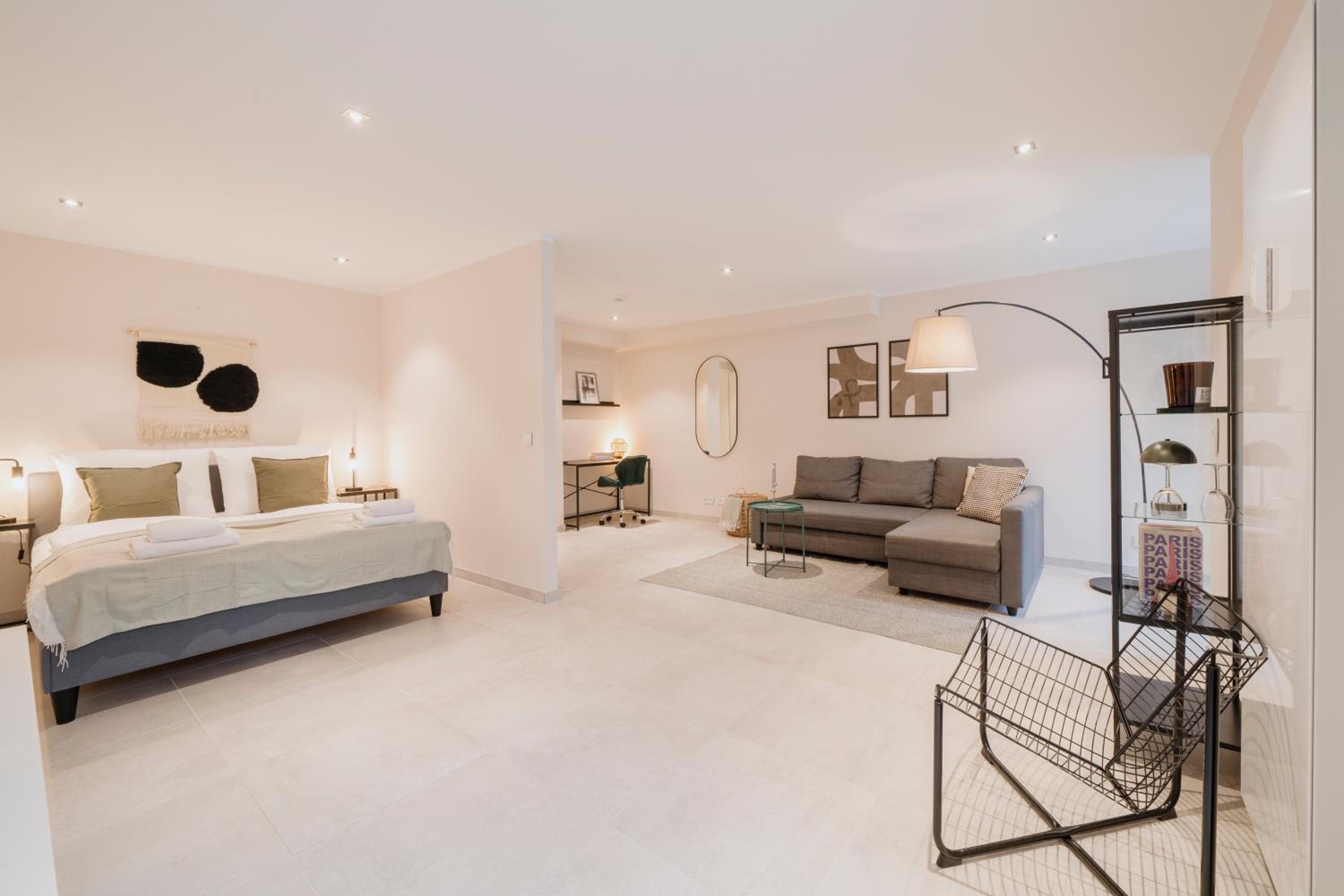 Homely Berlin - Huge Terrace, Modern, Quiet, Near Kudamm