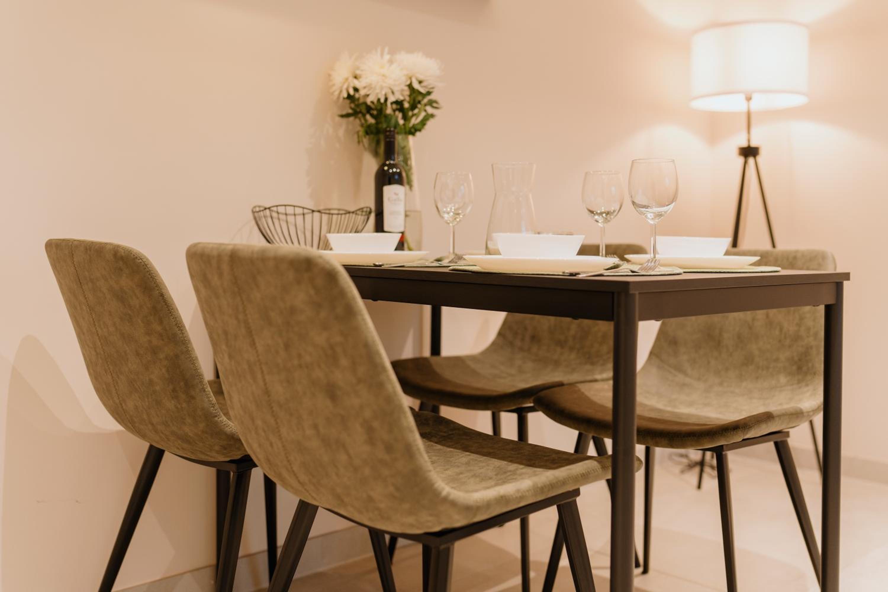 Homely Berlin - Huge Terrace, Modern, Quiet, Near Kudamm