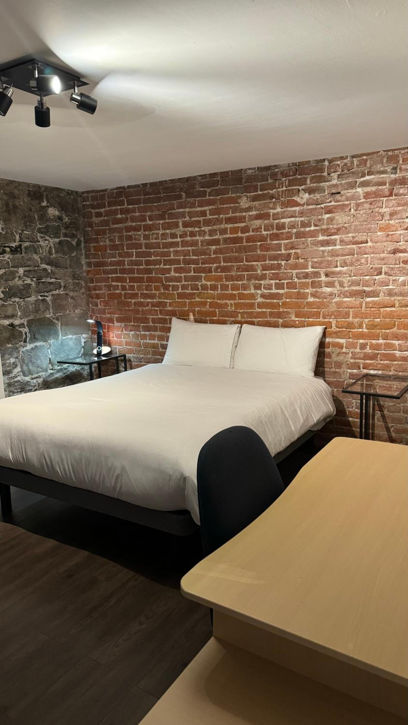E-Hotel Des Grisons - Par Aneyro
