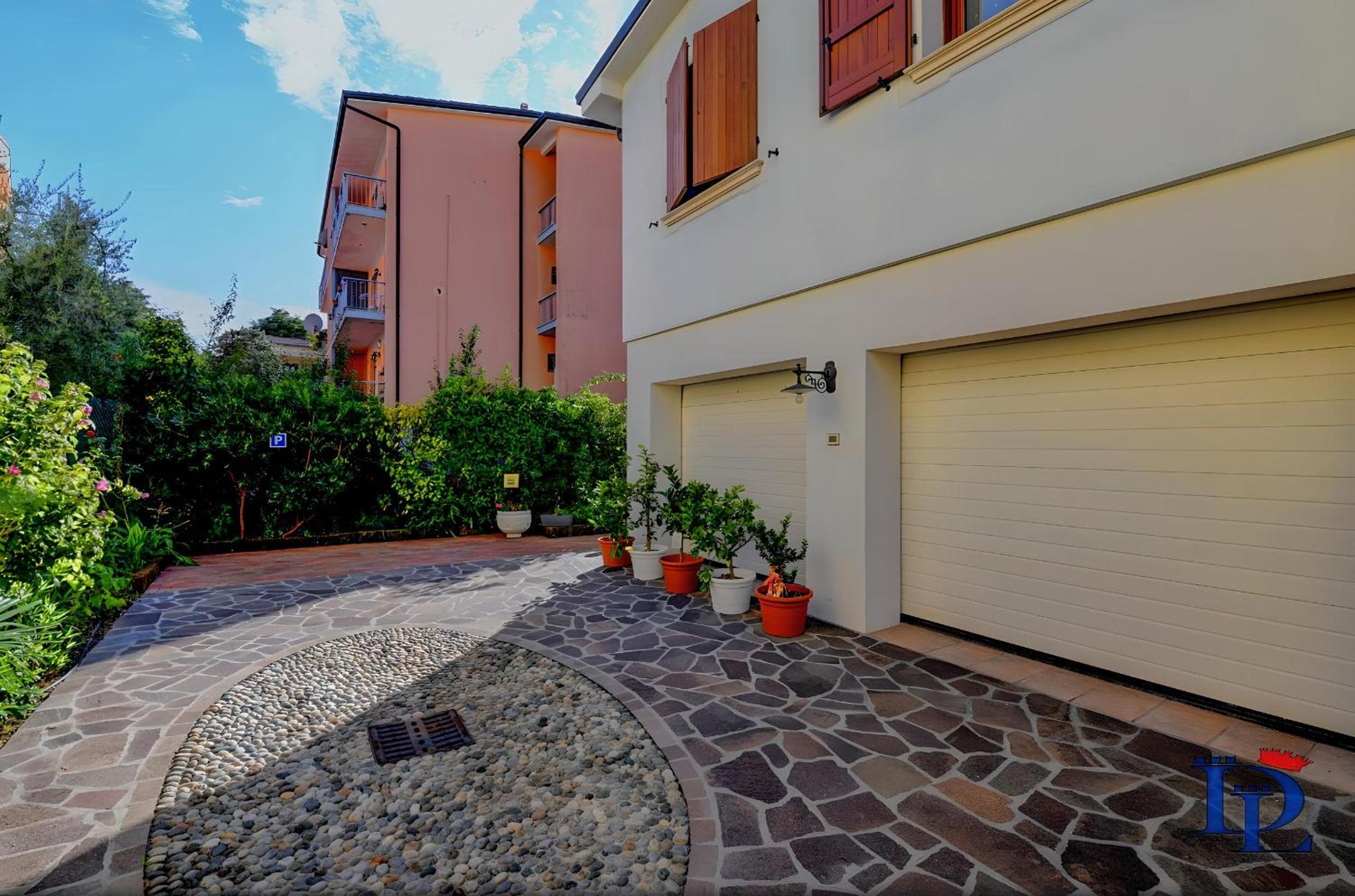 Garden & Pool DesenzanoLoft Official Partner Homes & Villas by Marriott Bonvoy