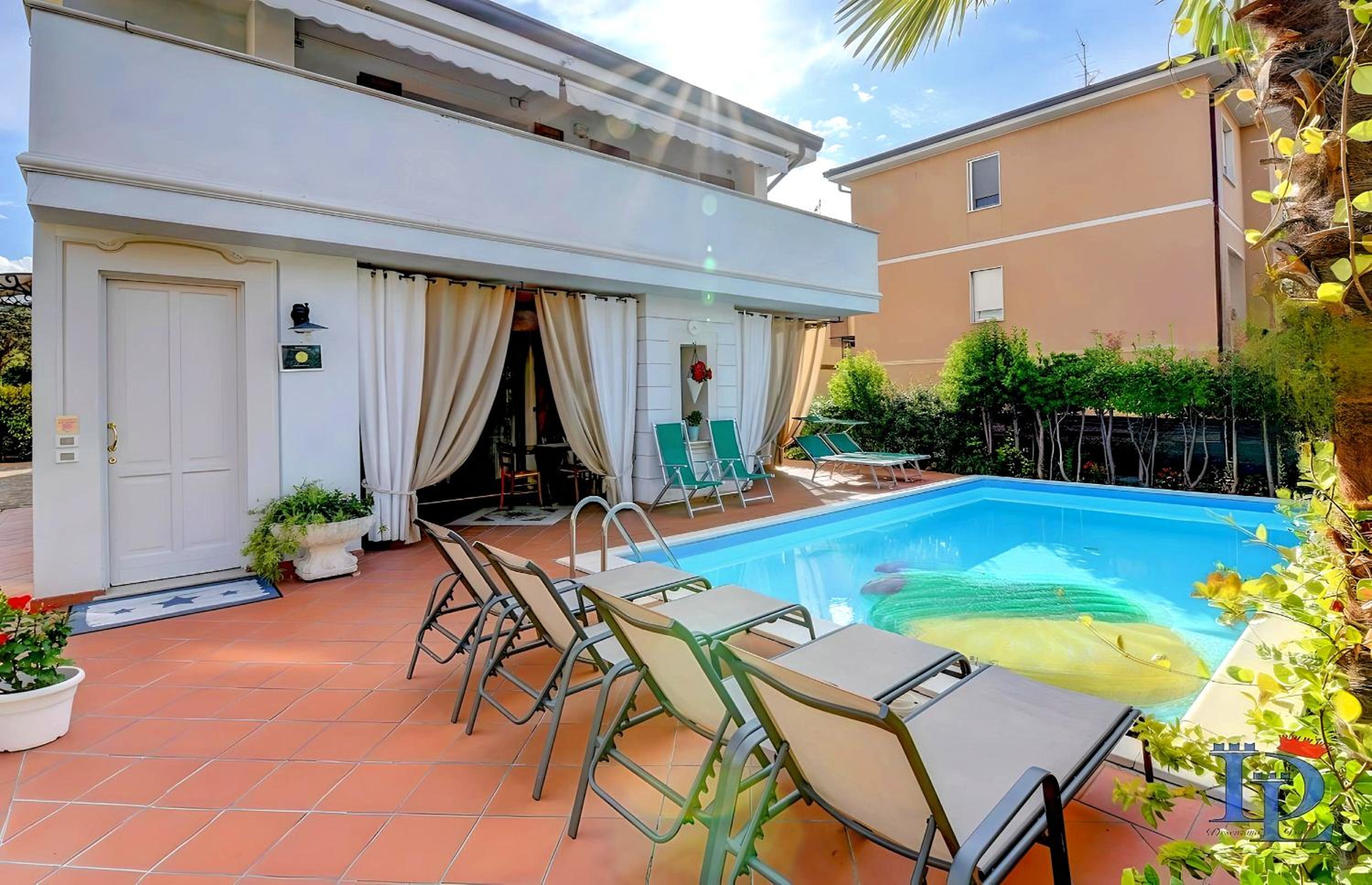Garden & Pool DesenzanoLoft Official Partner Homes & Villas by Marriott Bonvoy