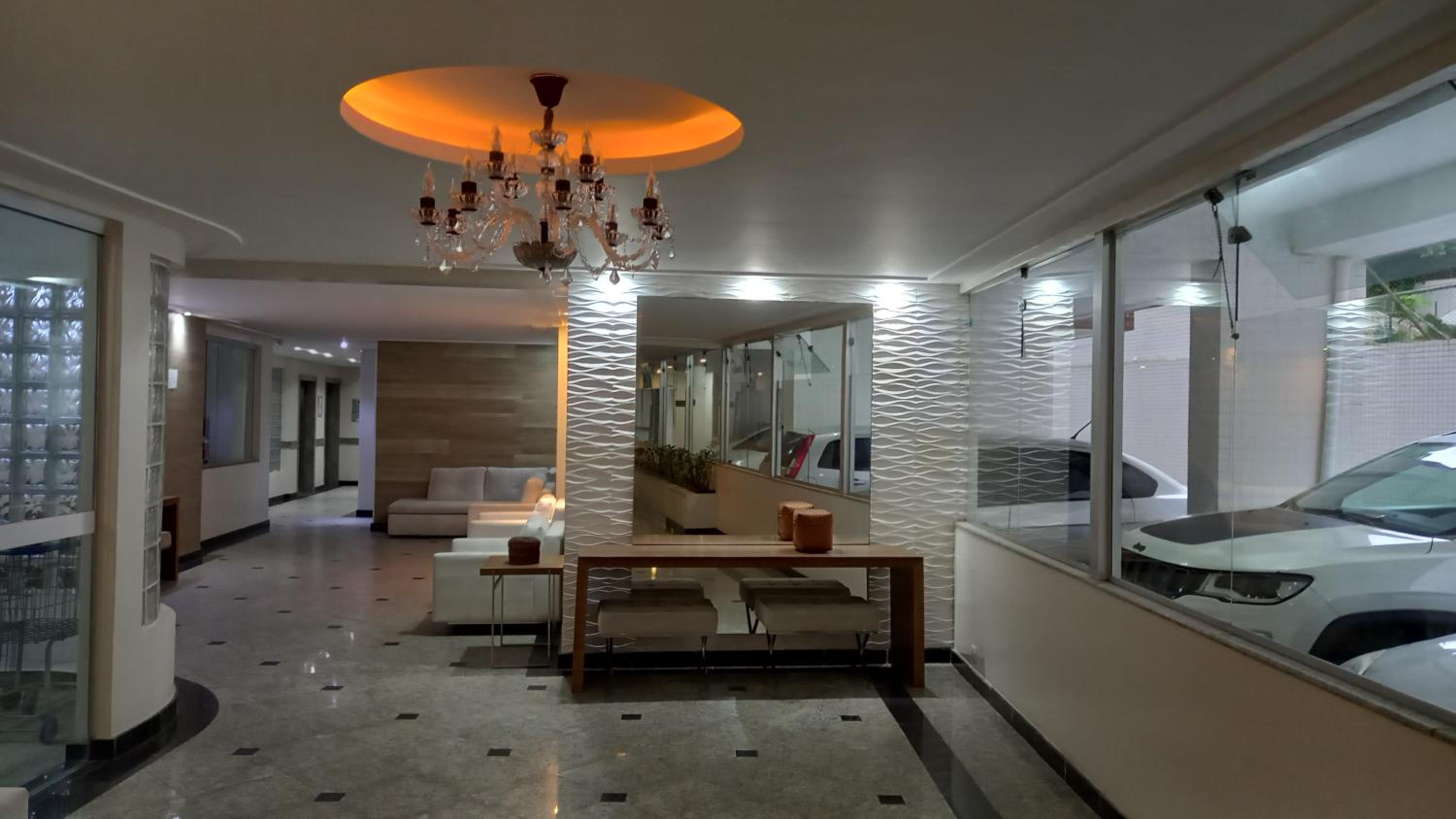 Praia Pitangueiras- Apartamento Quarto e sala - Vaga garagem- Duas quadras da praia- Próximo mercado, bares e restaurantes