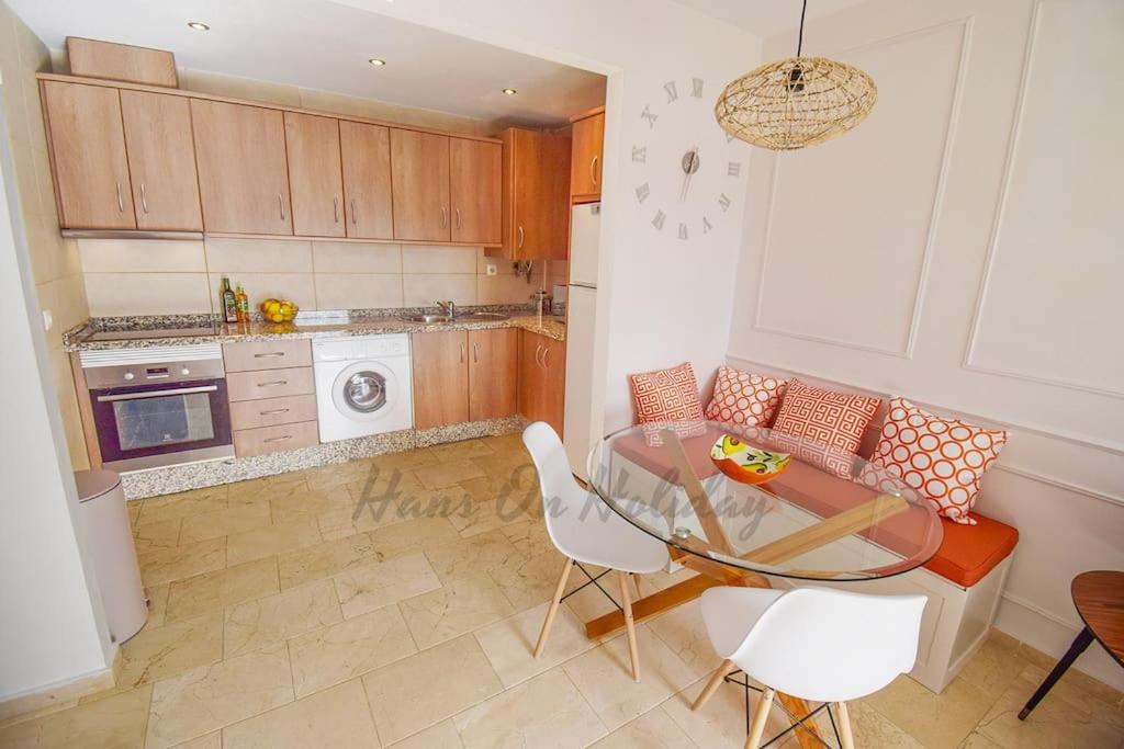 Piso Amaranta, Frigiliana Modern 2 bedroom, 2 bathroom Apartment with Air conditioning and Pool HansOnHoliday Rentals view 4