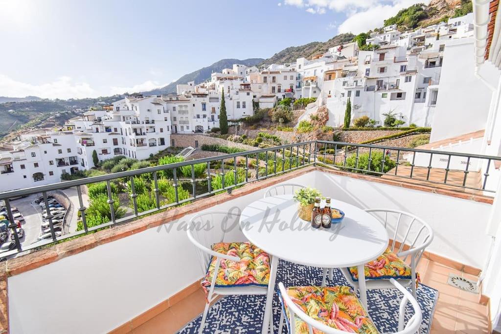 Piso Amaranta, Frigiliana Modern 2 bedroom, 2 bathroom Apartment with Air conditioning and Pool HansOnHoliday Rentals view 5