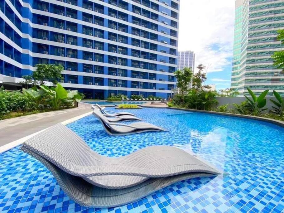 AIR RESIDENCES Makati Netflix plus 200 mbps digital door lock view 5