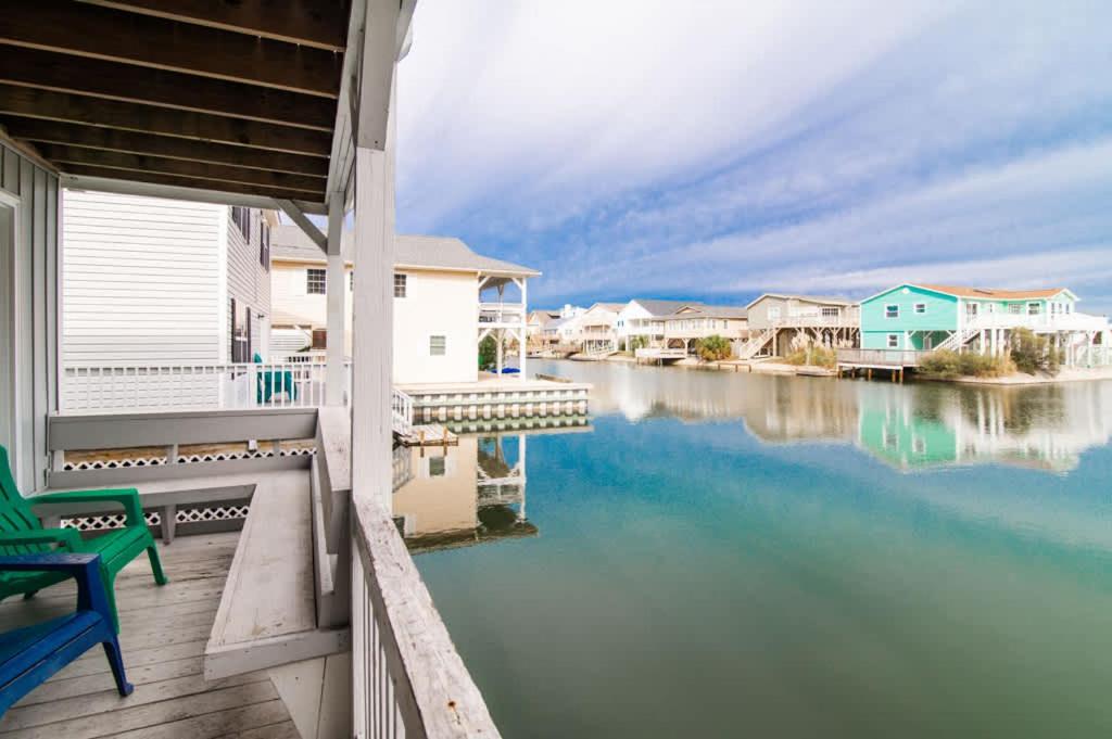Modern Beach House with Stunning Views North view 3