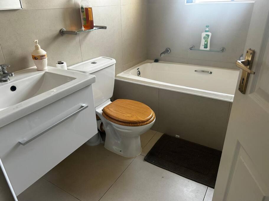 Tokai Cape Town South Africa 3-Beds 2baths Townhouse, photo 13
