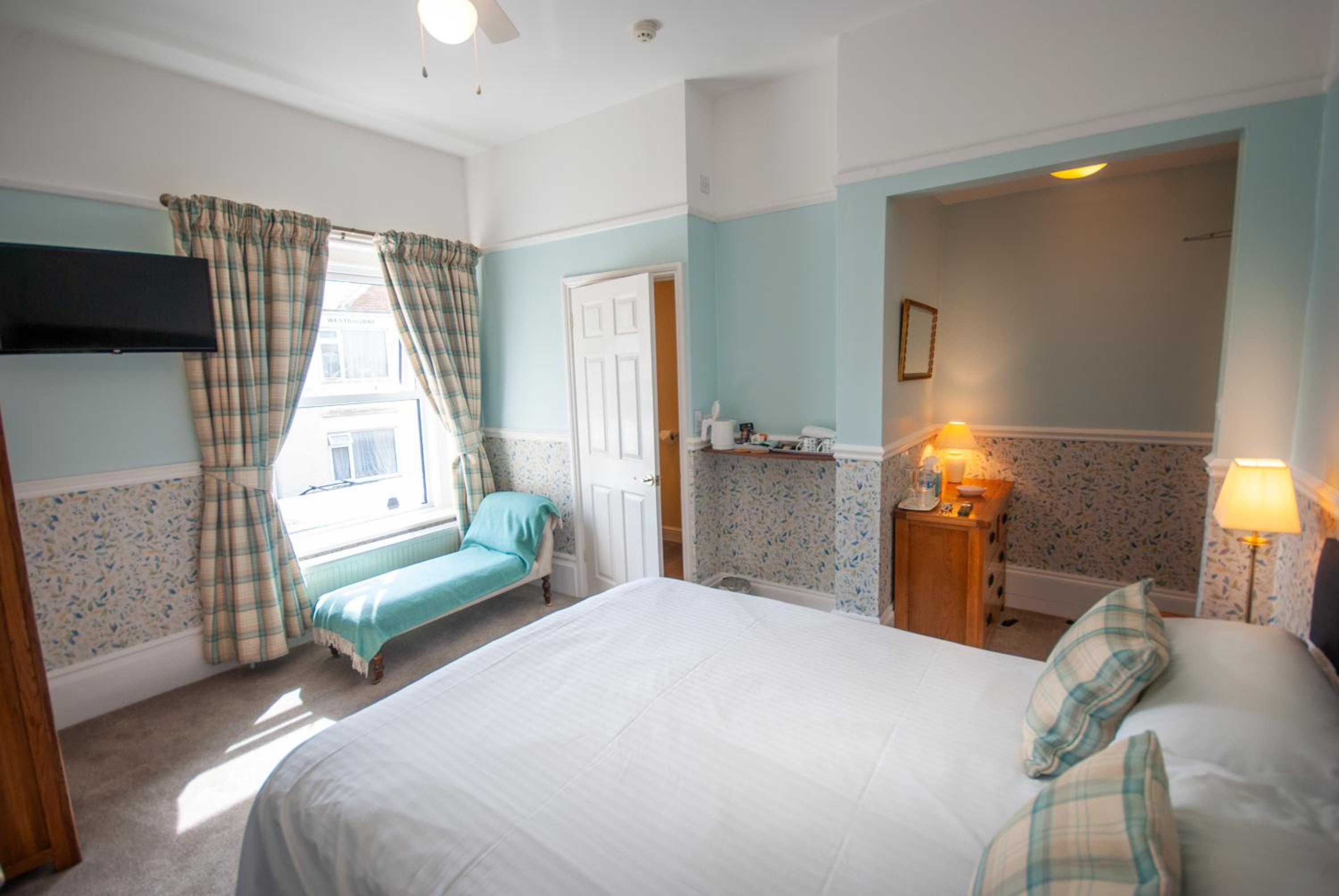 Westbury Lodge