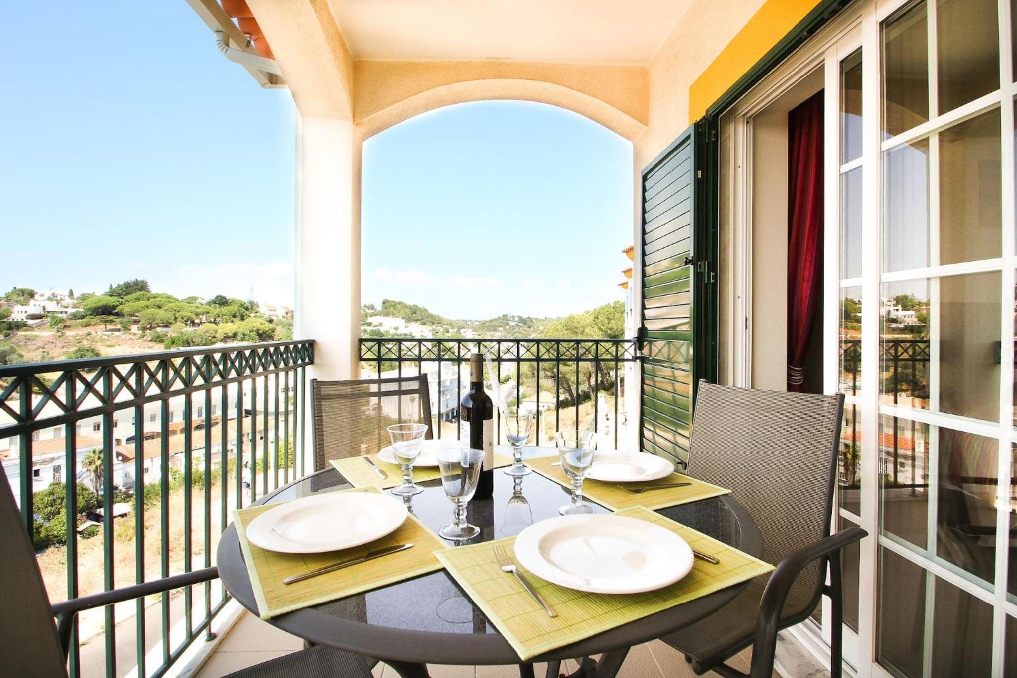 Lily - Fabulous 1-bed apt with roof terrace view 4