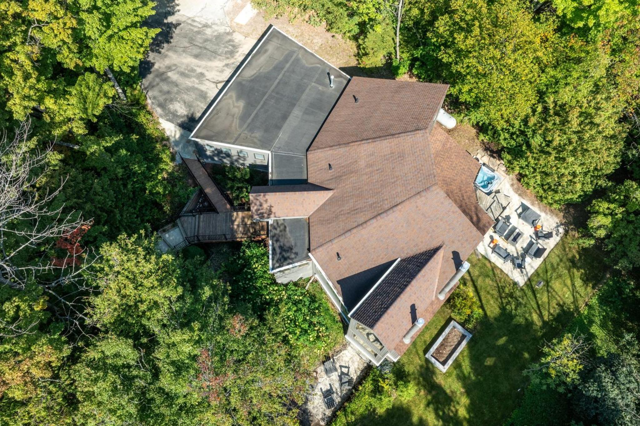 Modern Home Walk to Downtown, Hot Tub & GameRoom