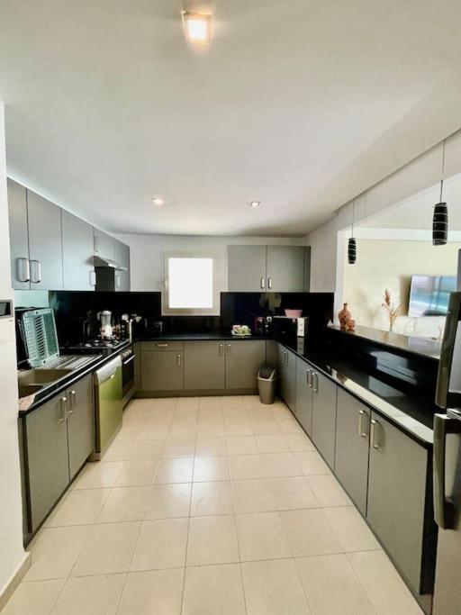 Spacious 2 Bedroom - Terrace & Ocean View view 4