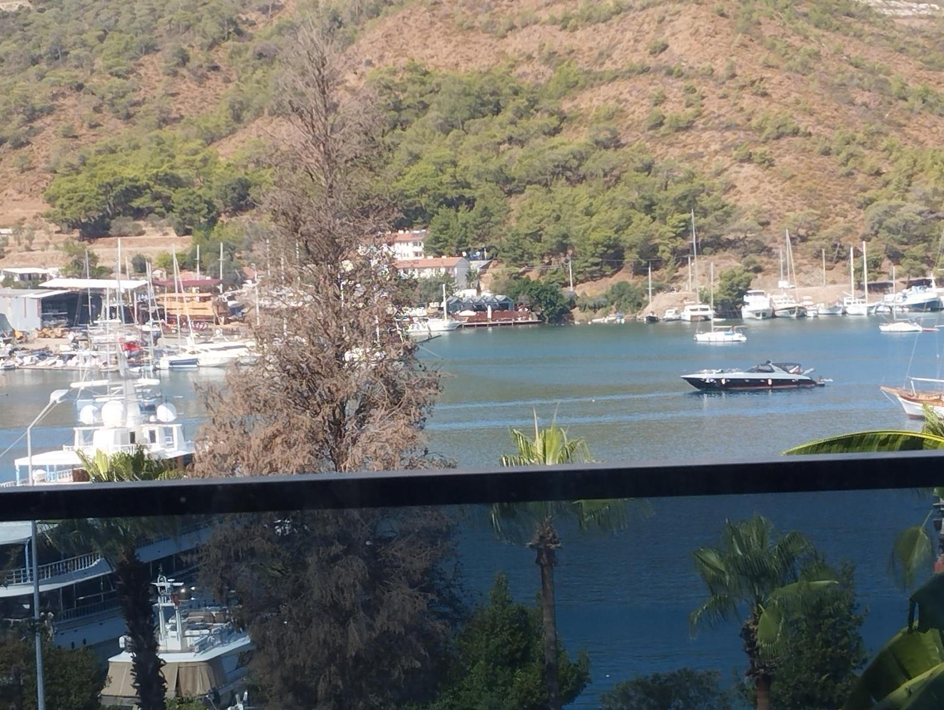 Duygu Apart etkileyici deniz manzaraları - Image 54