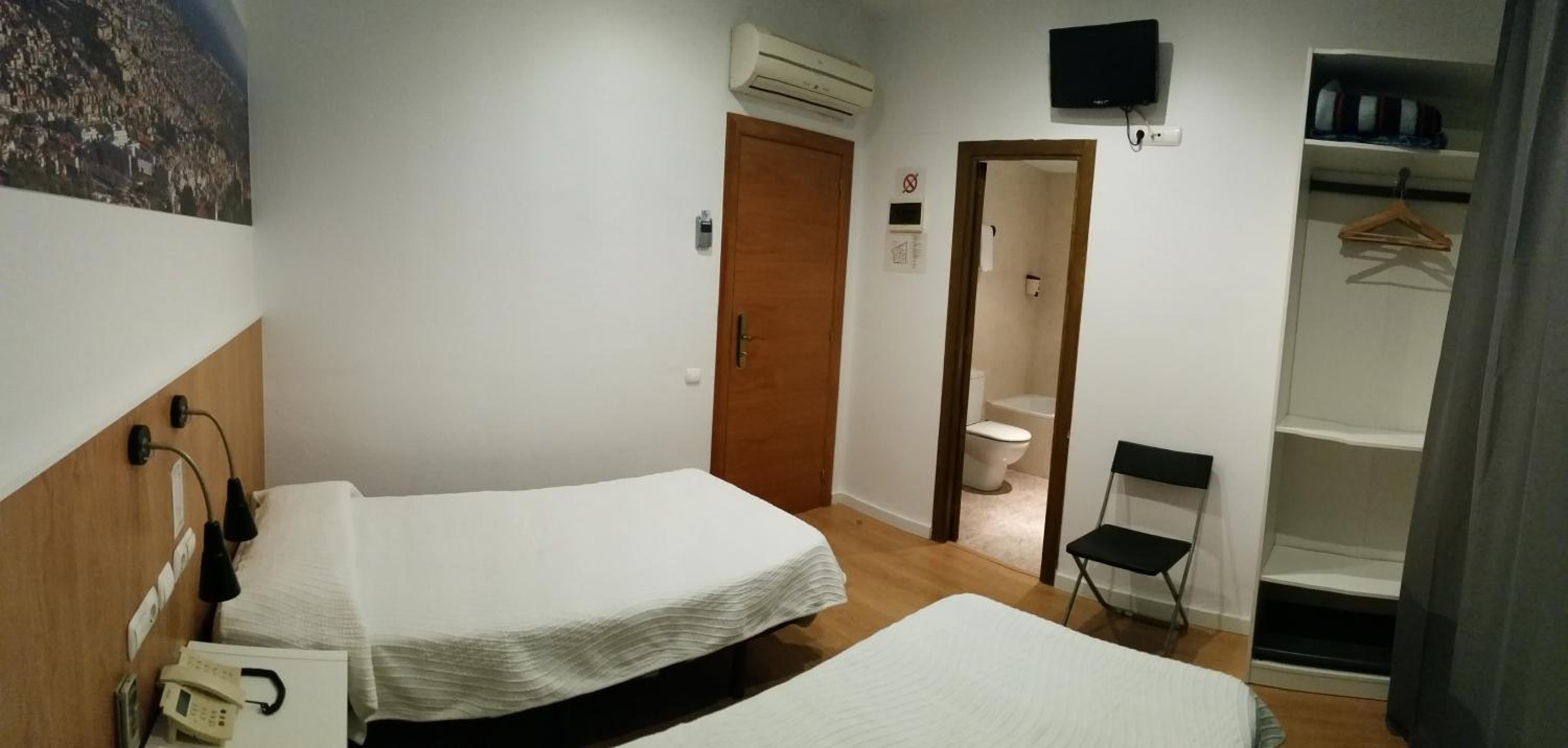 Hostal Restaurante Cornella view 3