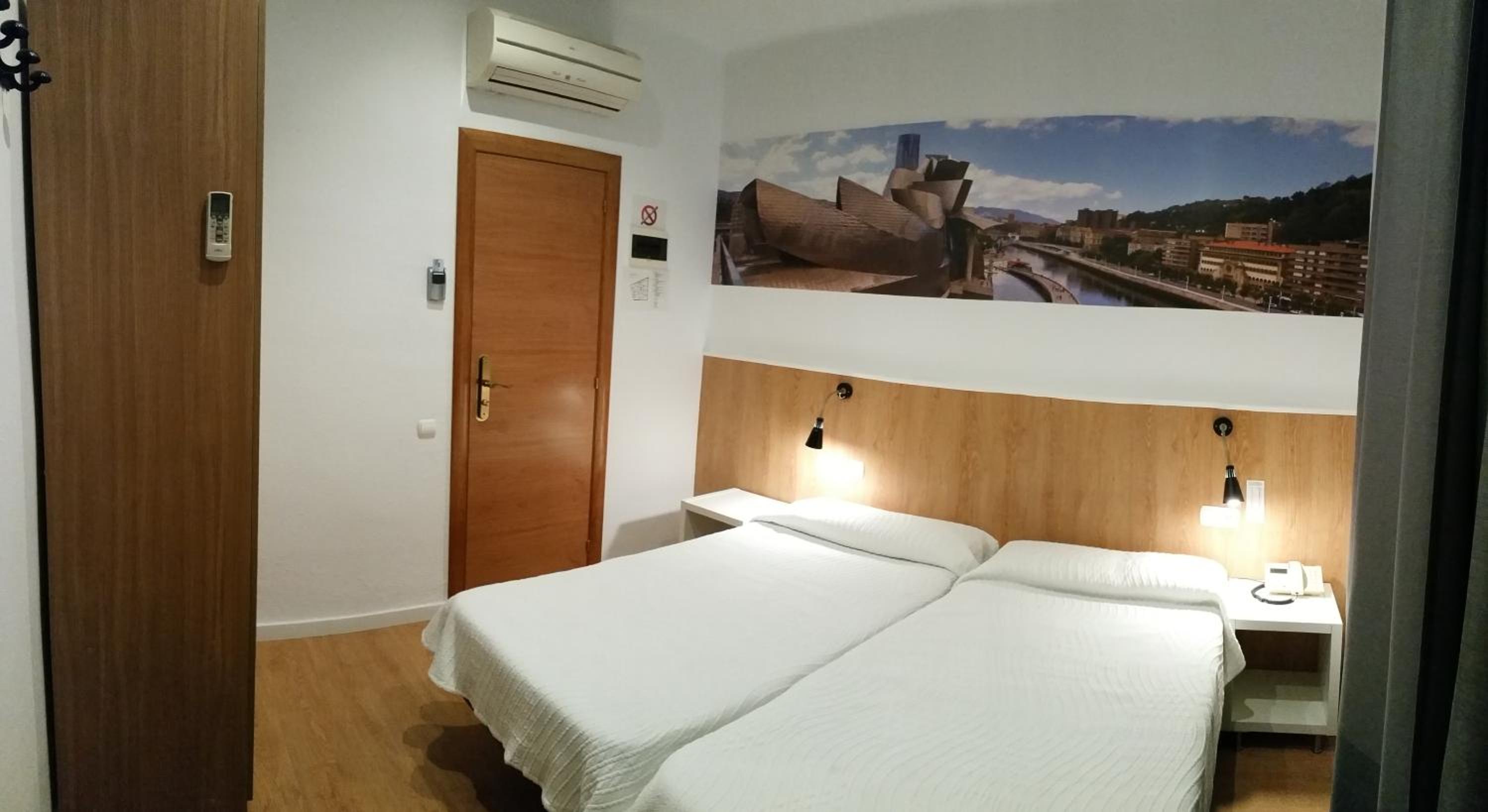 Hostal Restaurante Cornella view 4