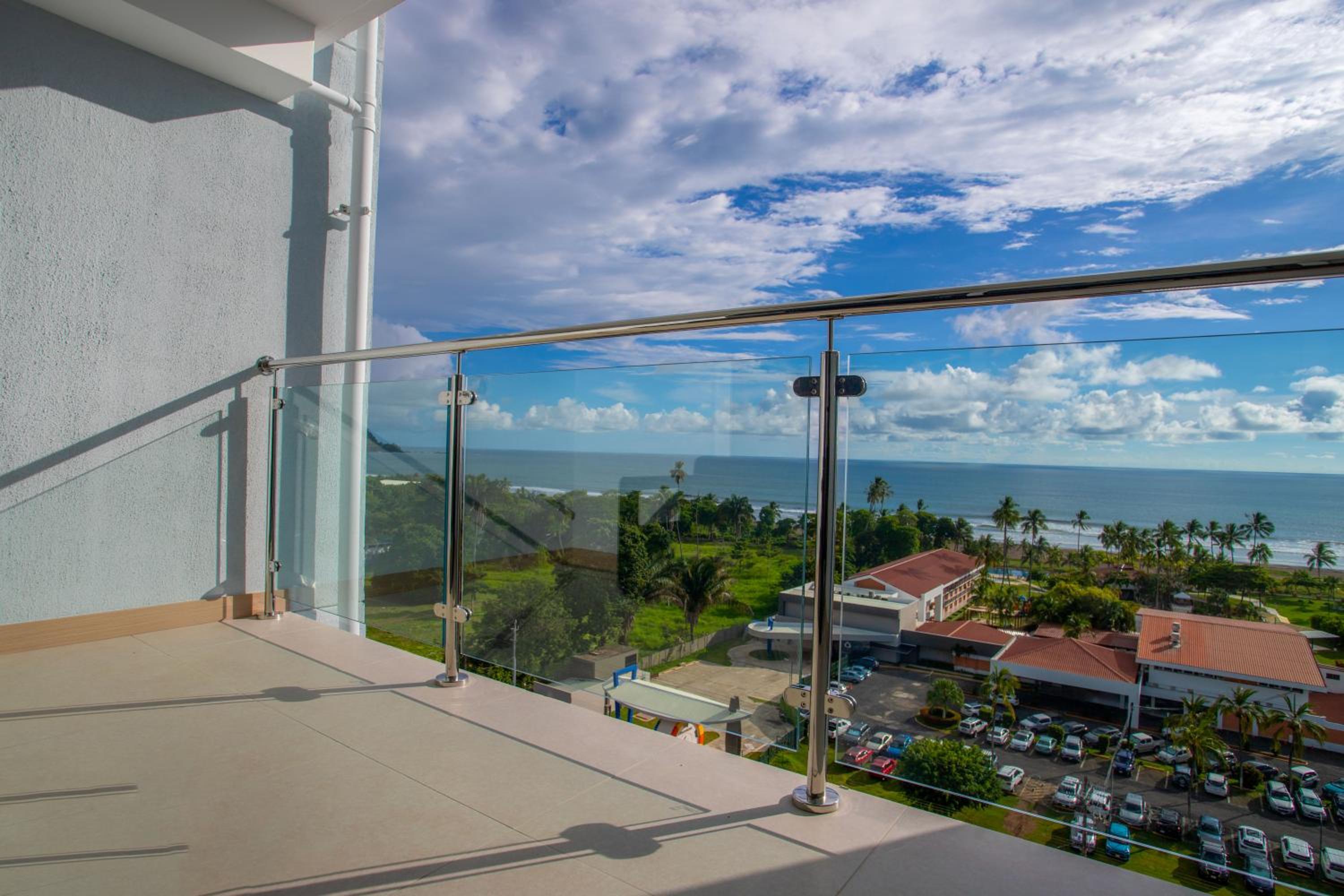 Casago 1207, Brand New Rental, Tropical-Inspired Getaway – Nature and Style in Perfect Harmony