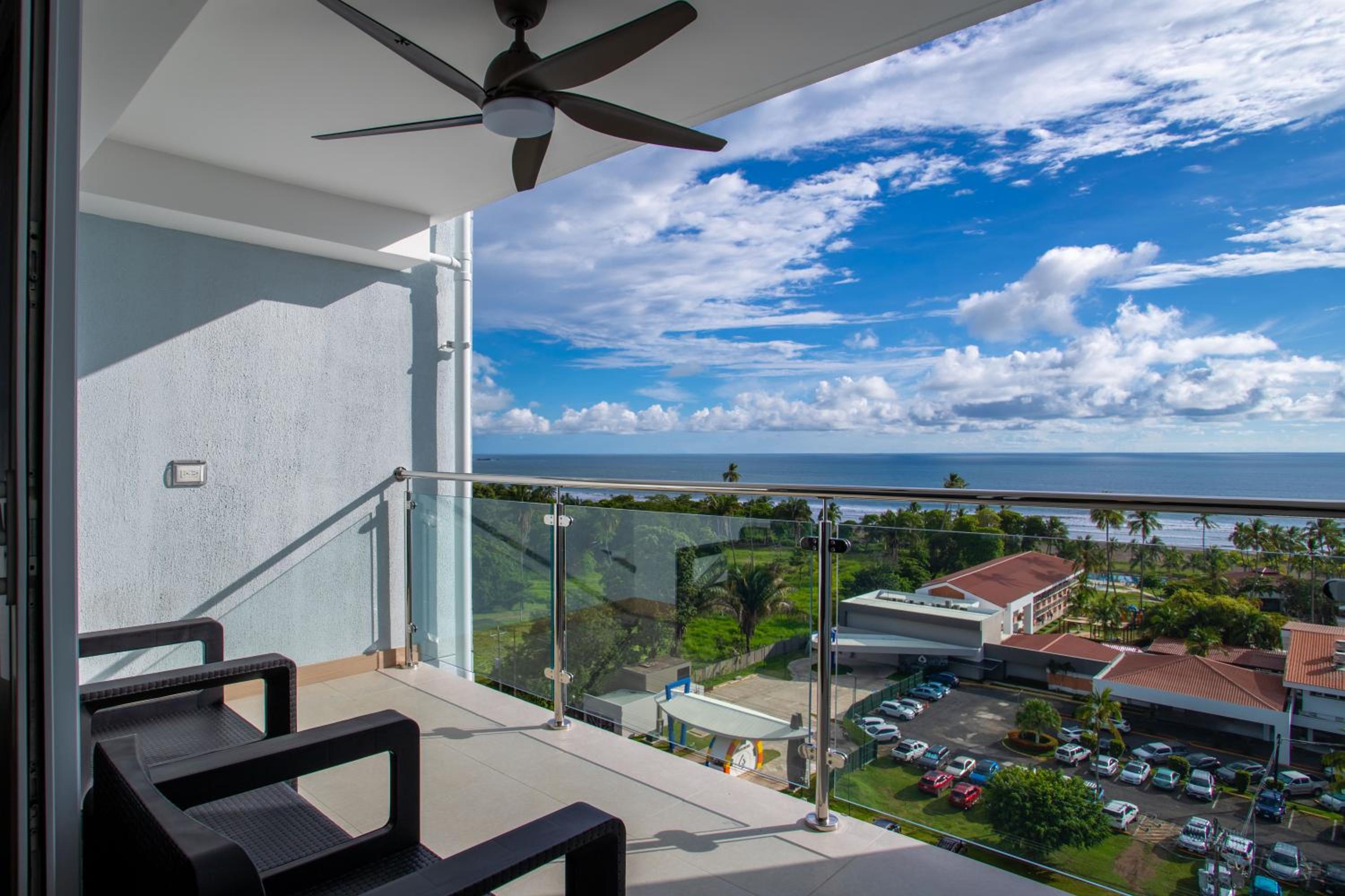 Casago 1207, Brand New Rental, Tropical-Inspired Getaway – Nature and Style in Perfect Harmony