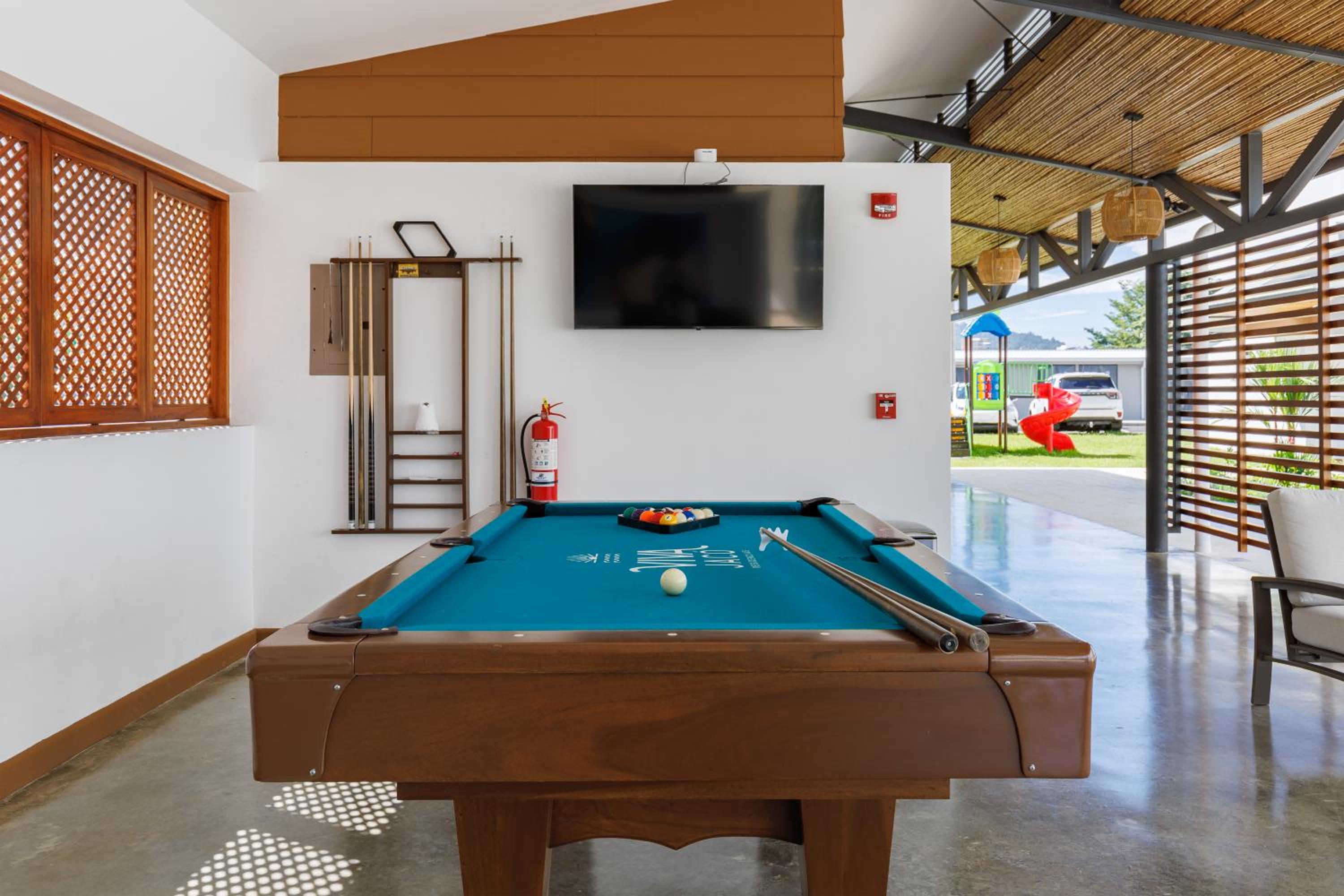 Casago 1207, Brand New Rental, Tropical-Inspired Getaway – Nature and Style in Perfect Harmony