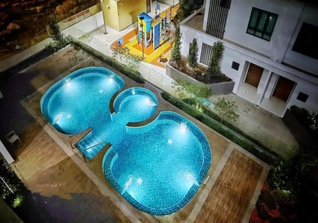 Hotspring 2 Room Suite 1910 with Theme Park View and Netflix 6 pax photo 4