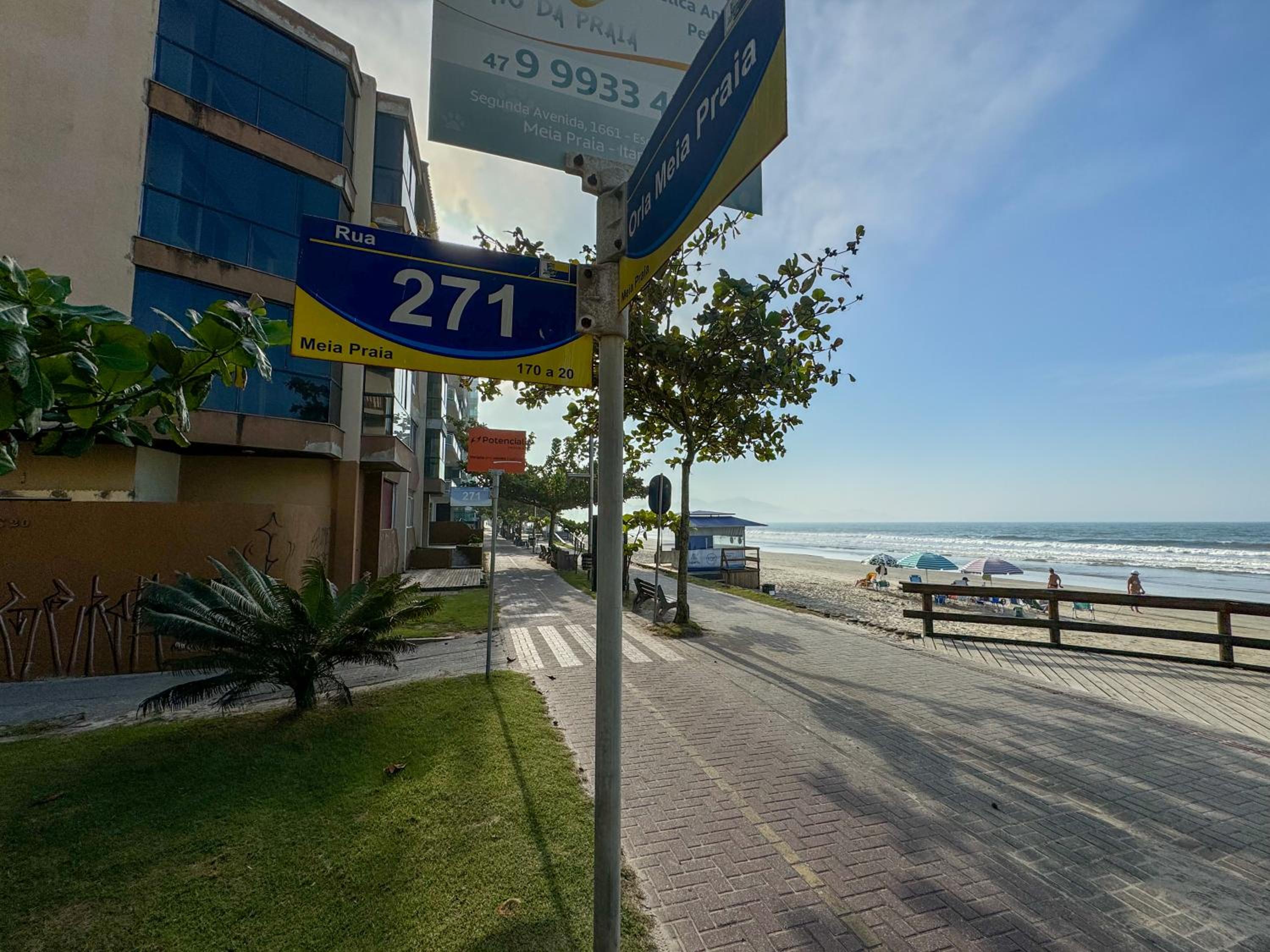PÉ NA AREIA 30 passos do mar Apto 102