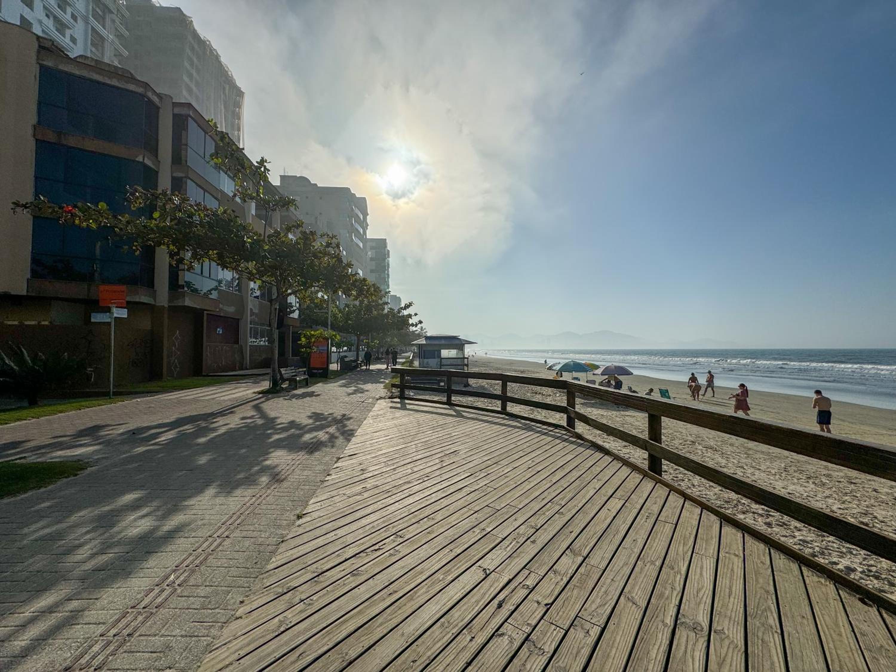 PÉ NA AREIA 30 passos do mar Apto 102
