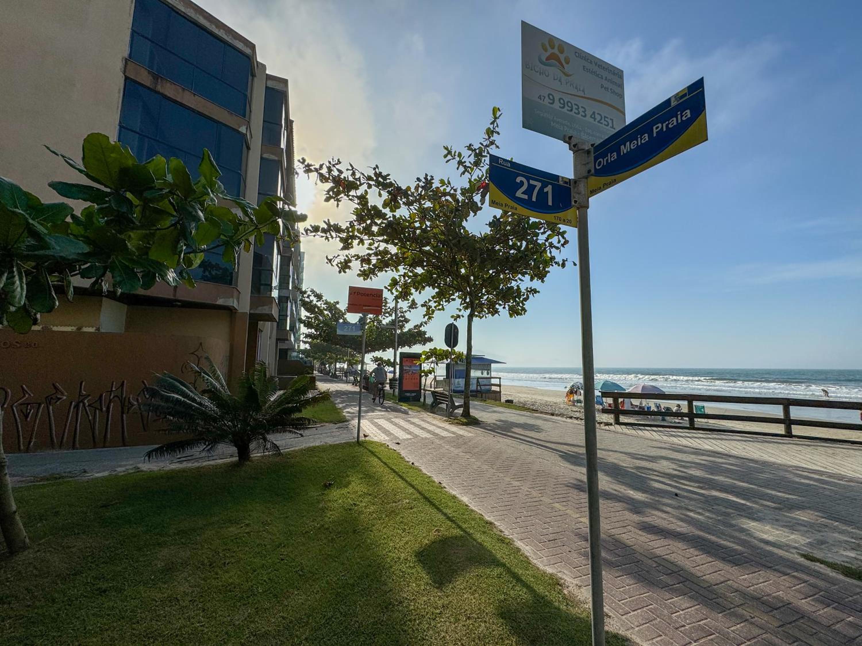 PÉ NA AREIA 30 passos do mar Apto 102