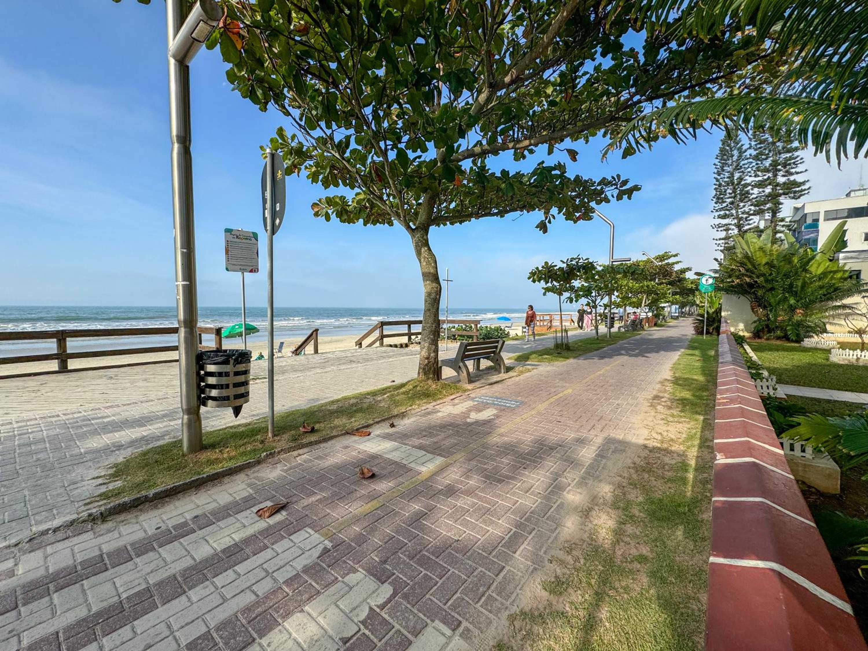 PÉ NA AREIA 30 passos do mar Apto 102