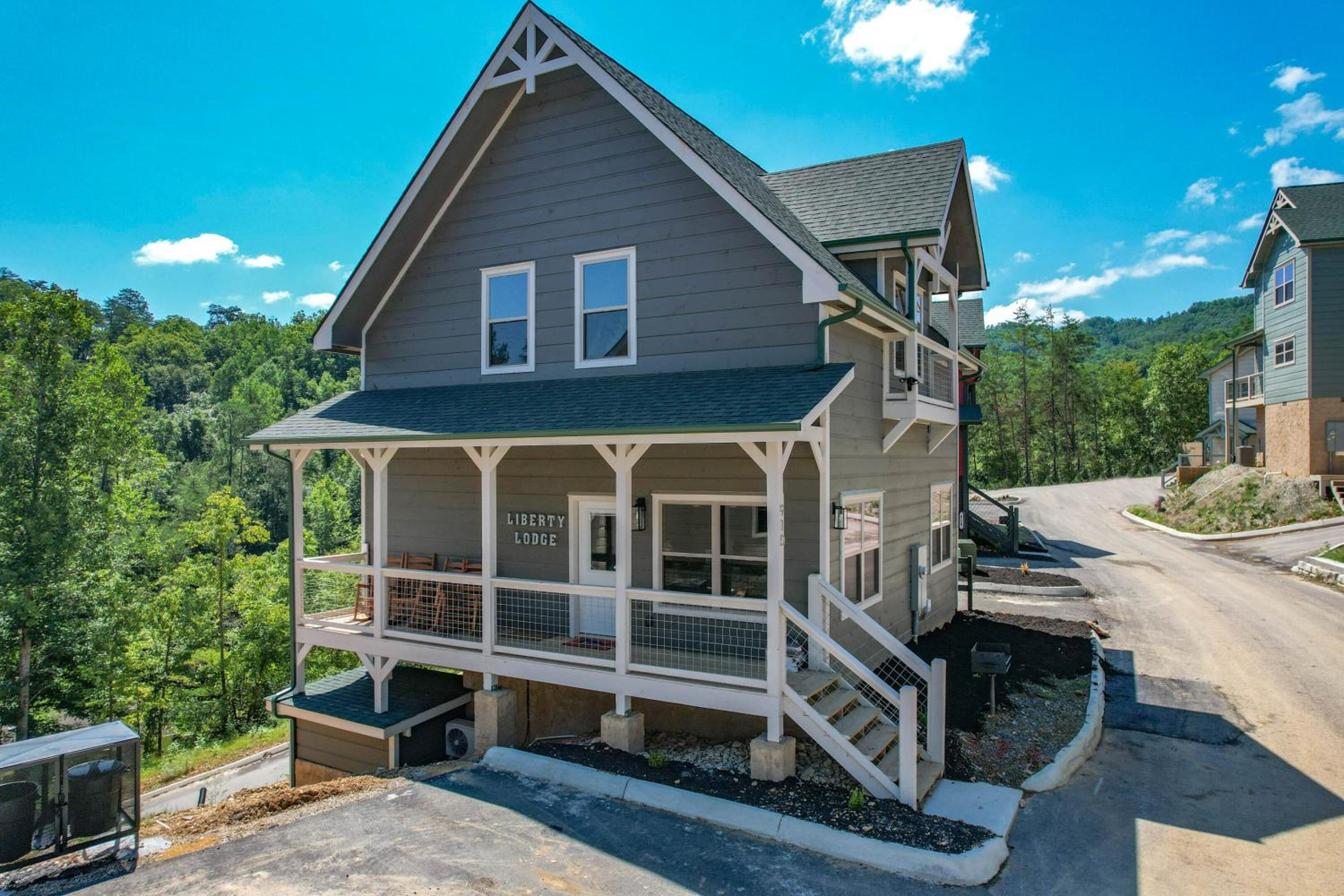 Ideal Location PigeonForge Cabin HotTub & Pool view 2