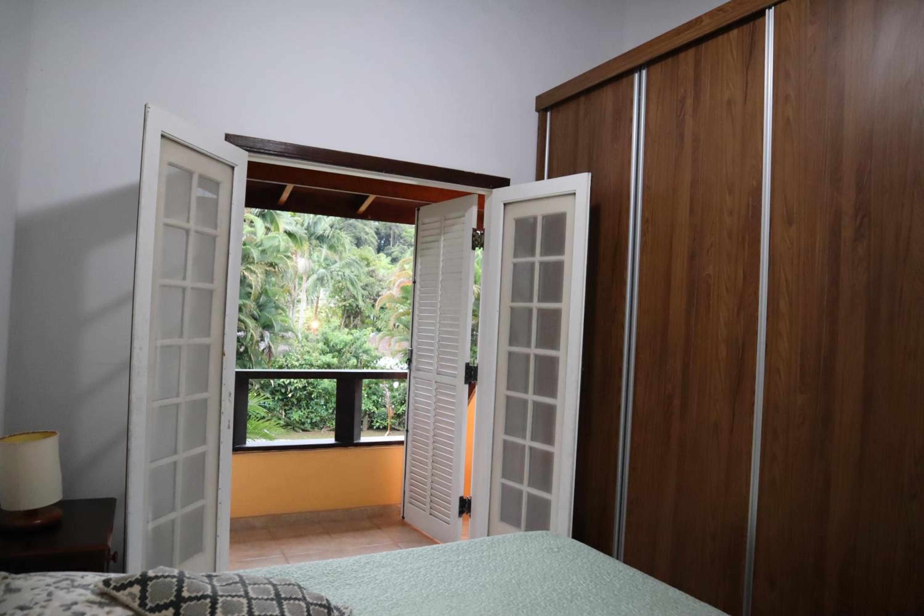 Casa de Praia em Condomínio no Guarujá