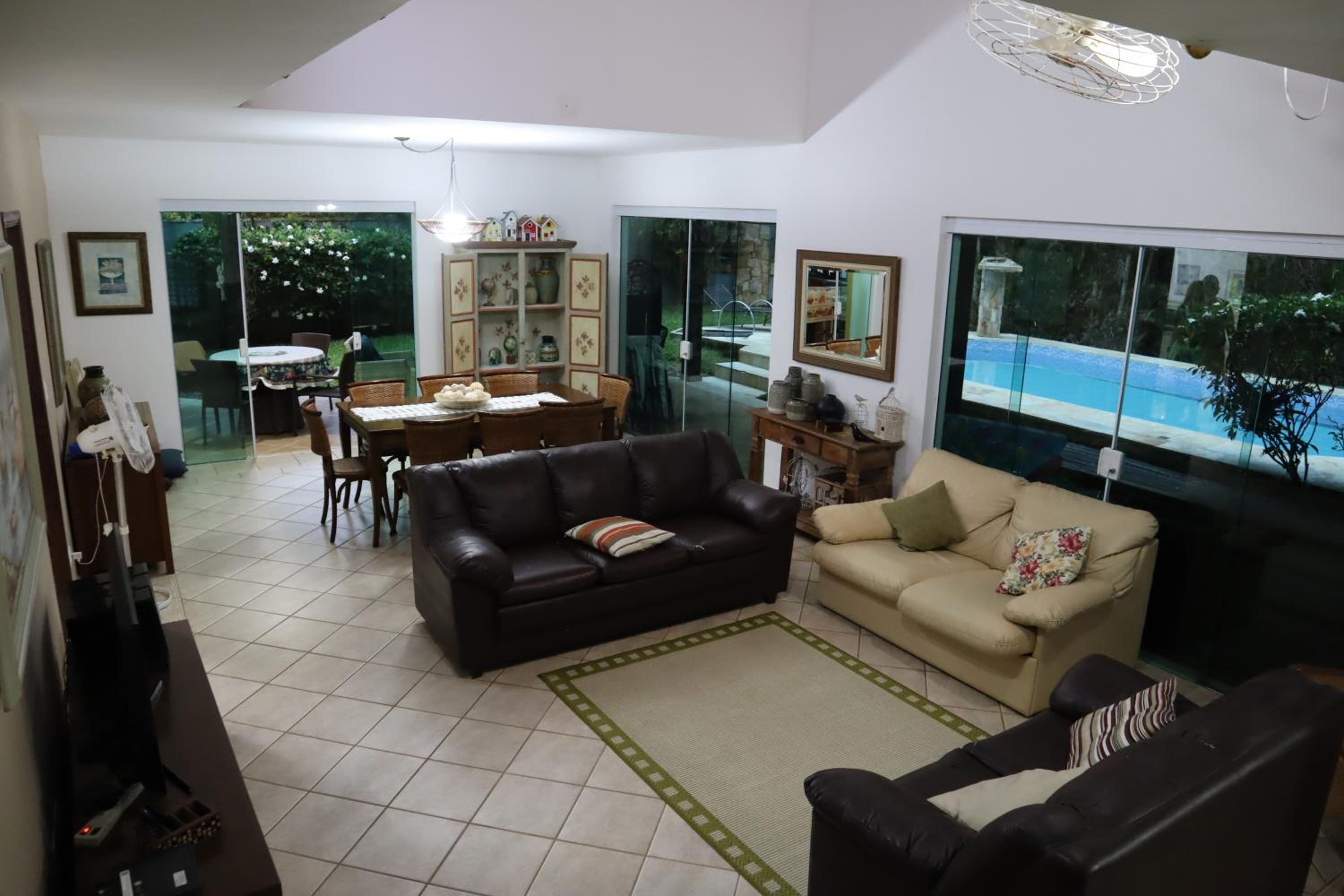 Casa de Praia em Condomínio no Guarujá