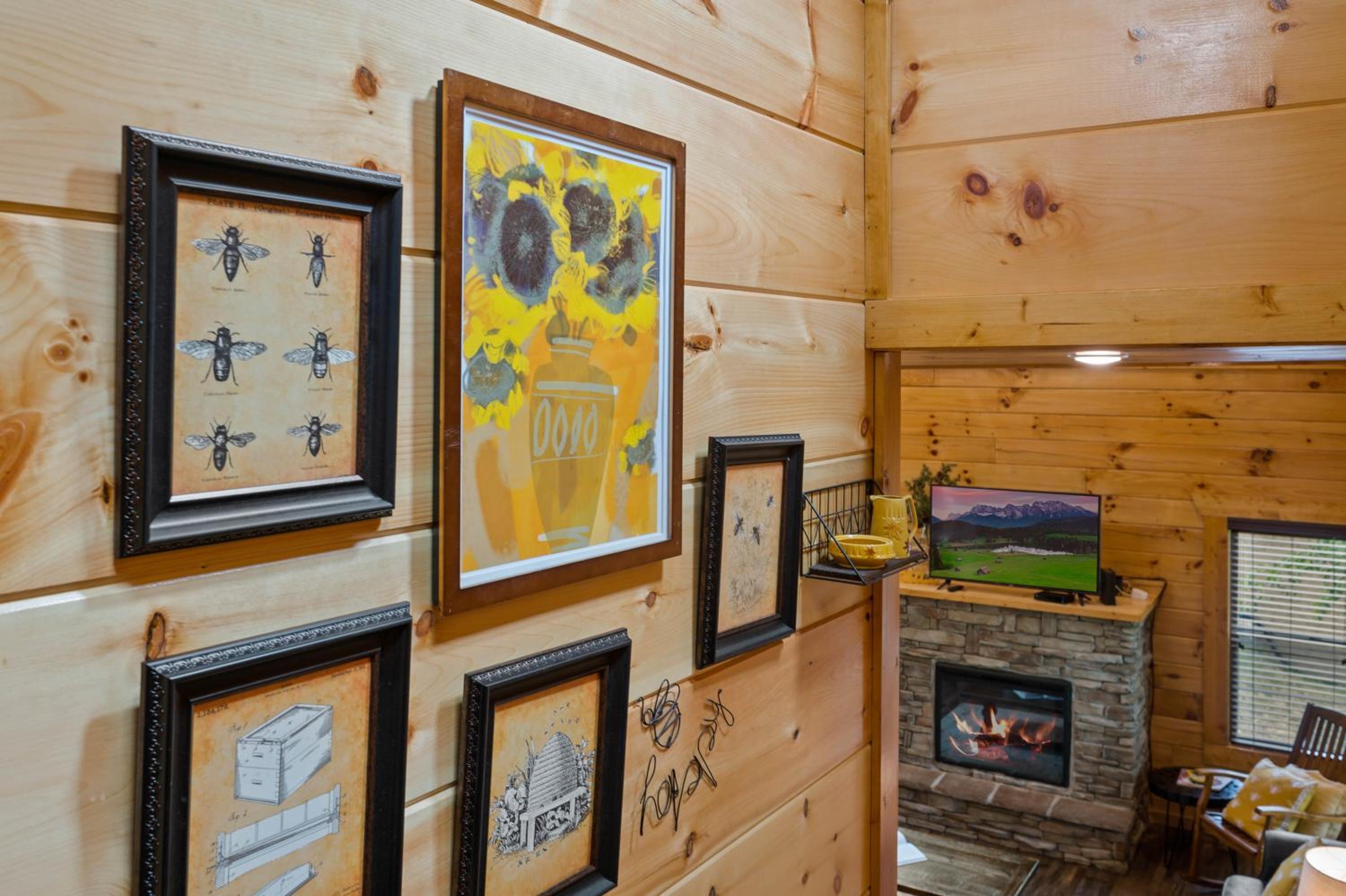 Classic Log Cabin Hot Tub, Pool, Games & Dogs OK view 4