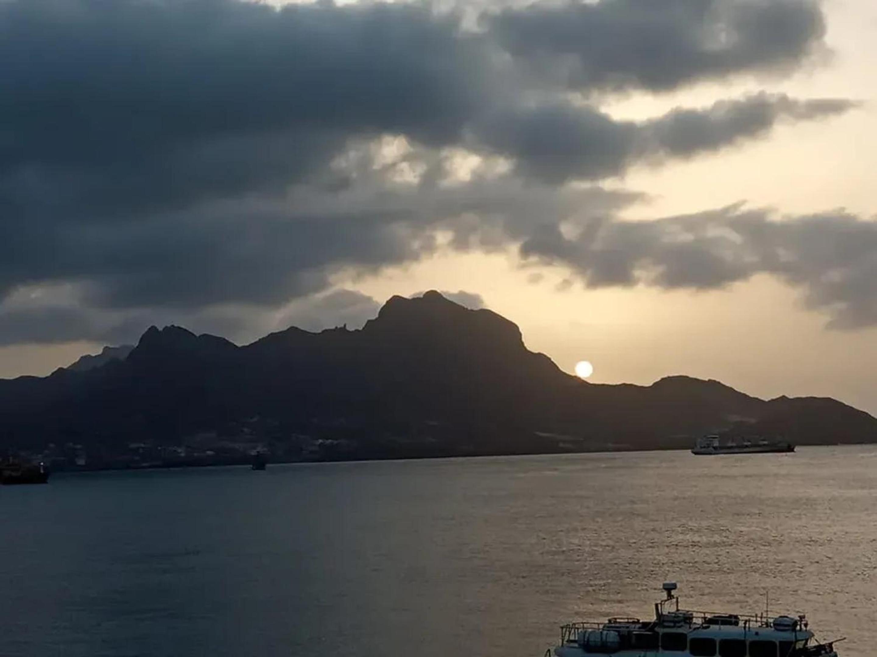 Spacious apartment in Mindelo, mountain view, 164 m²