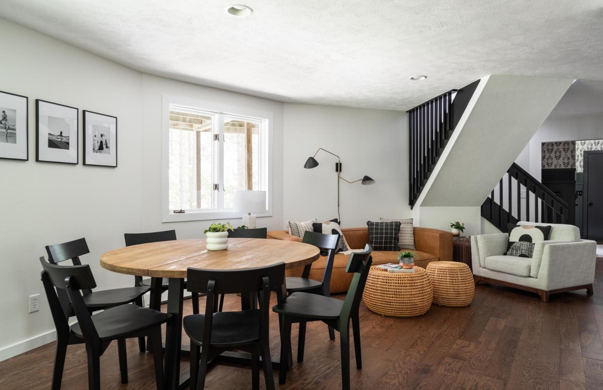 New Beautifully Updated Home with Gameroom! view 3