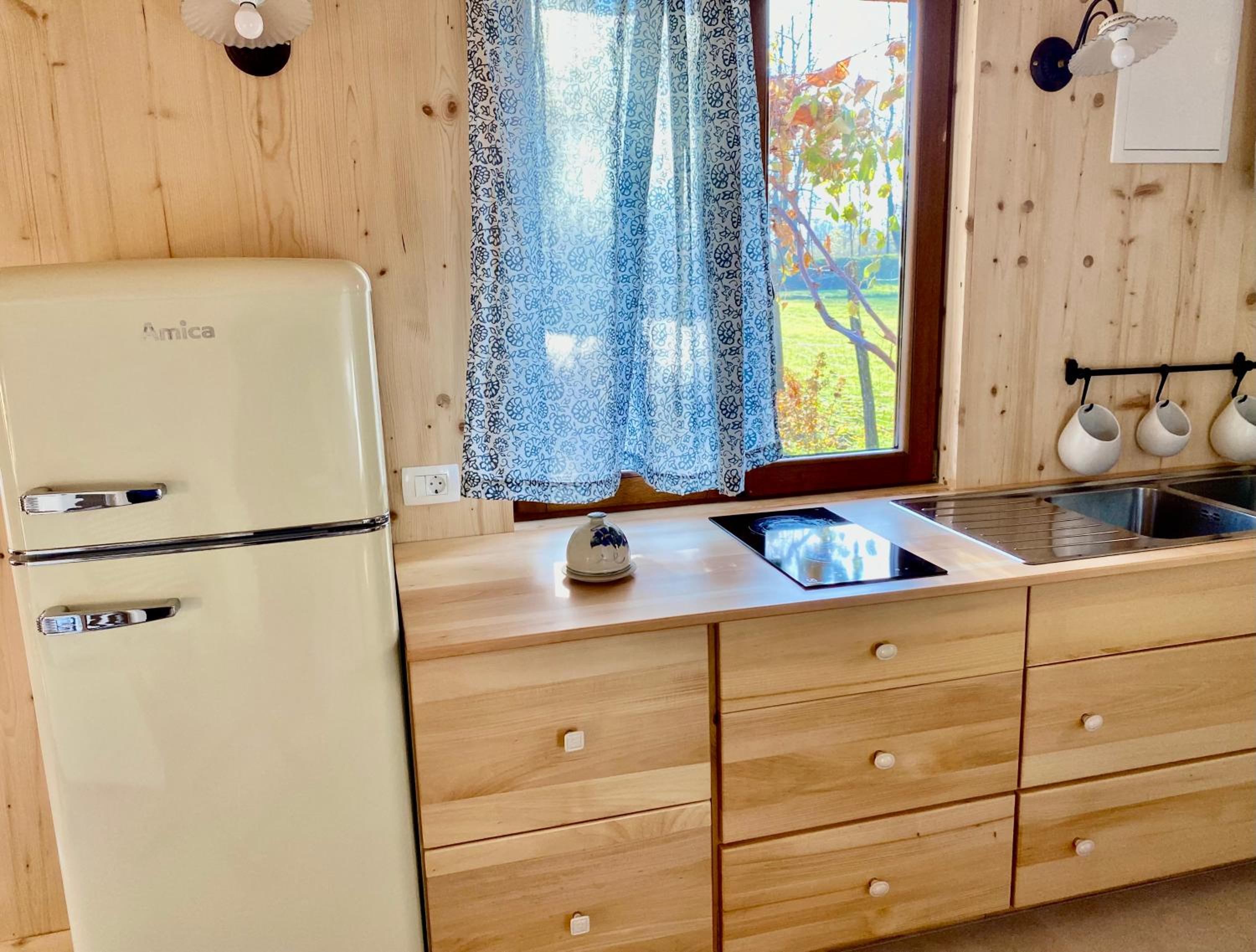 Sweet Bee Cottage view 3