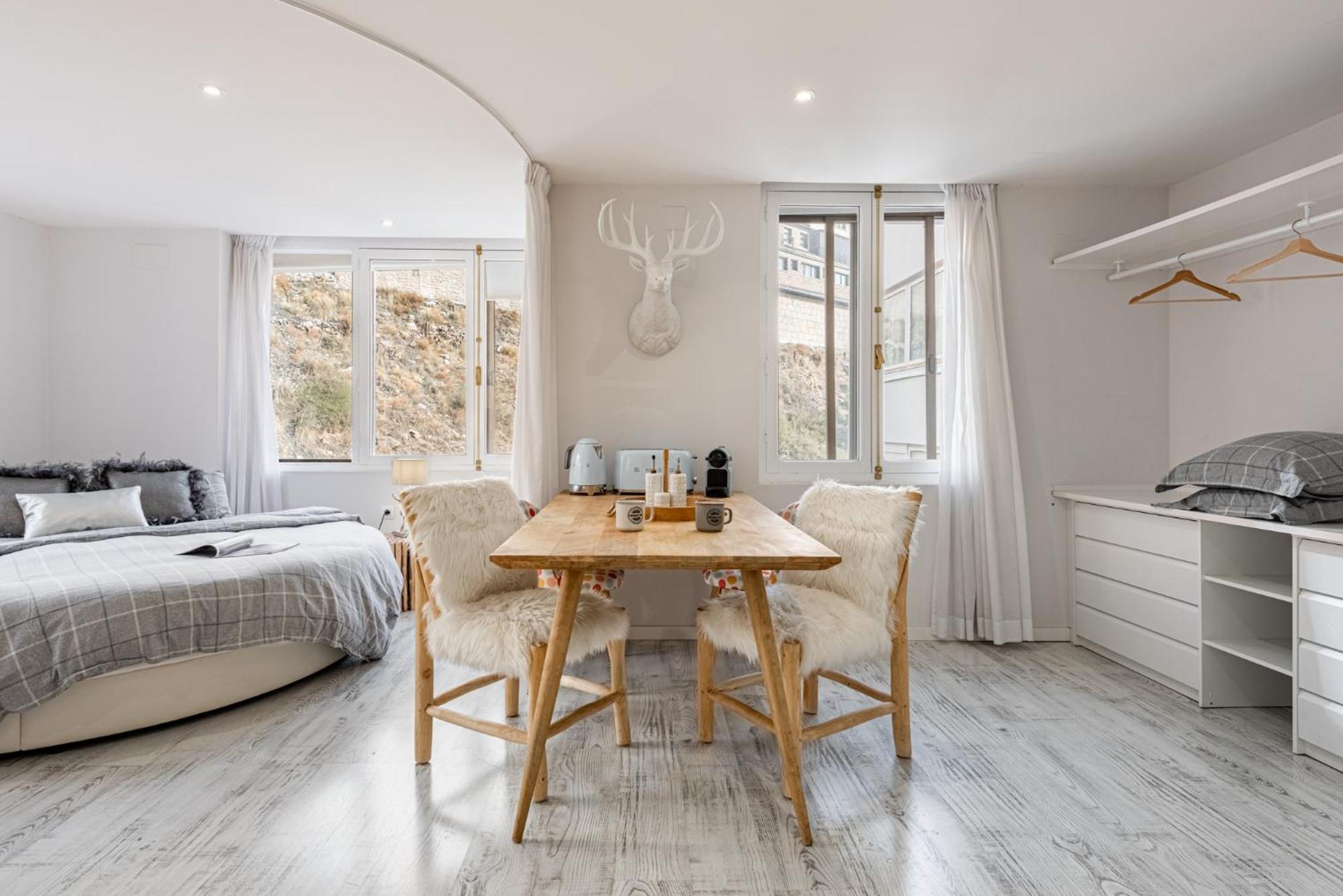 NEW Luxury Sierra Nevada Home