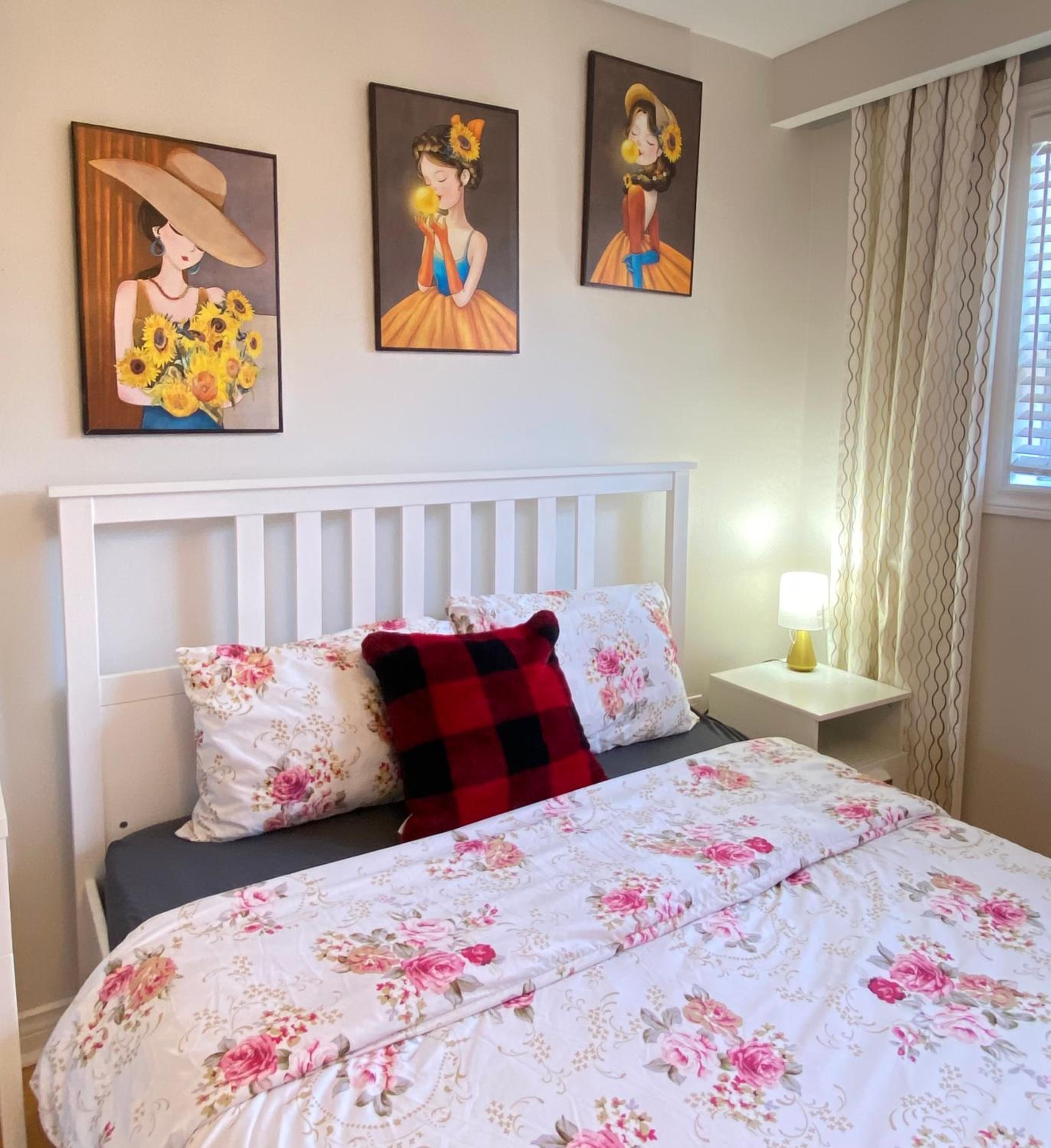 Sunny House - Main Floor, Free parking, in Toronto