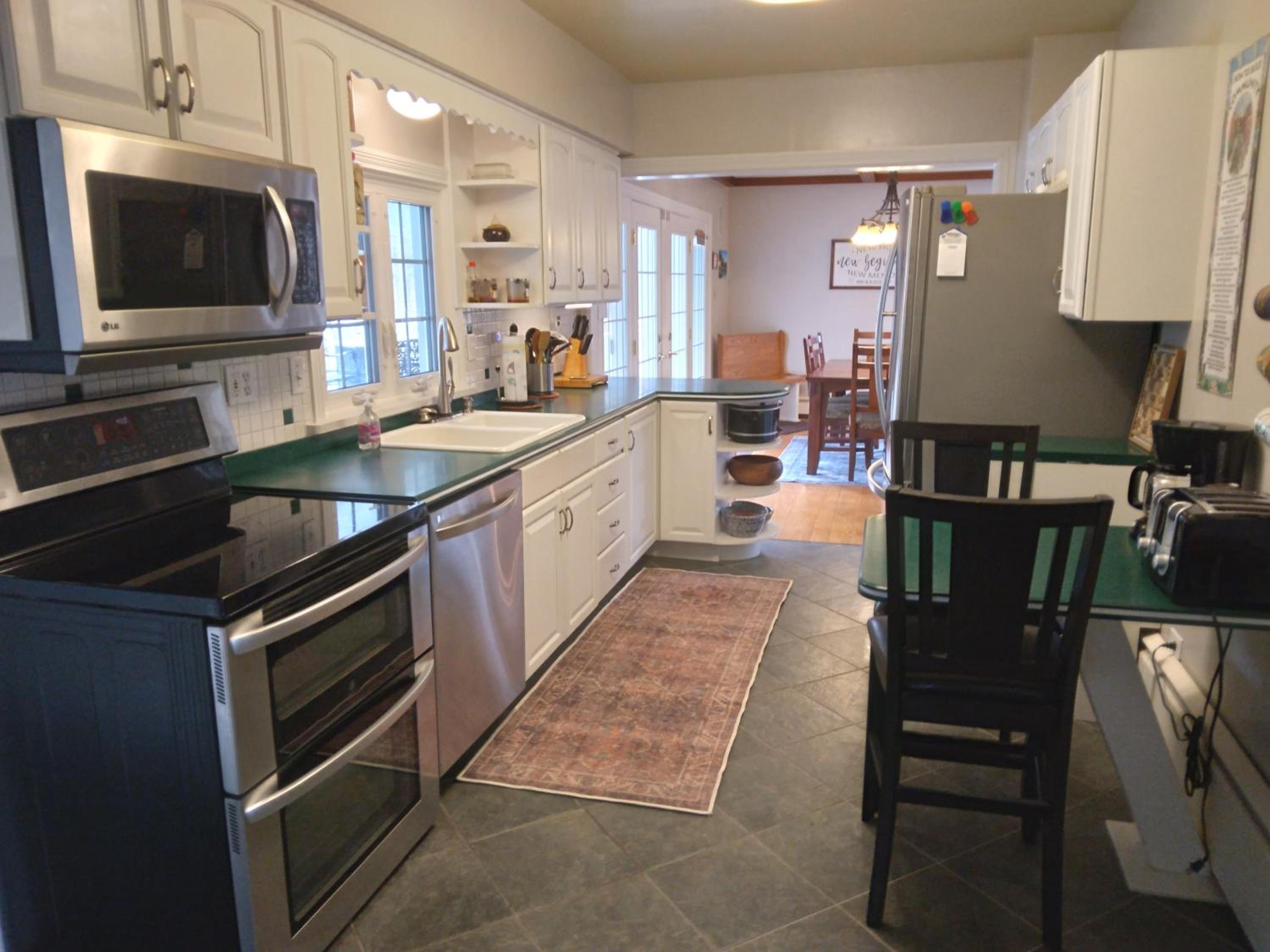 Large private retreat near Summit Lake view 4