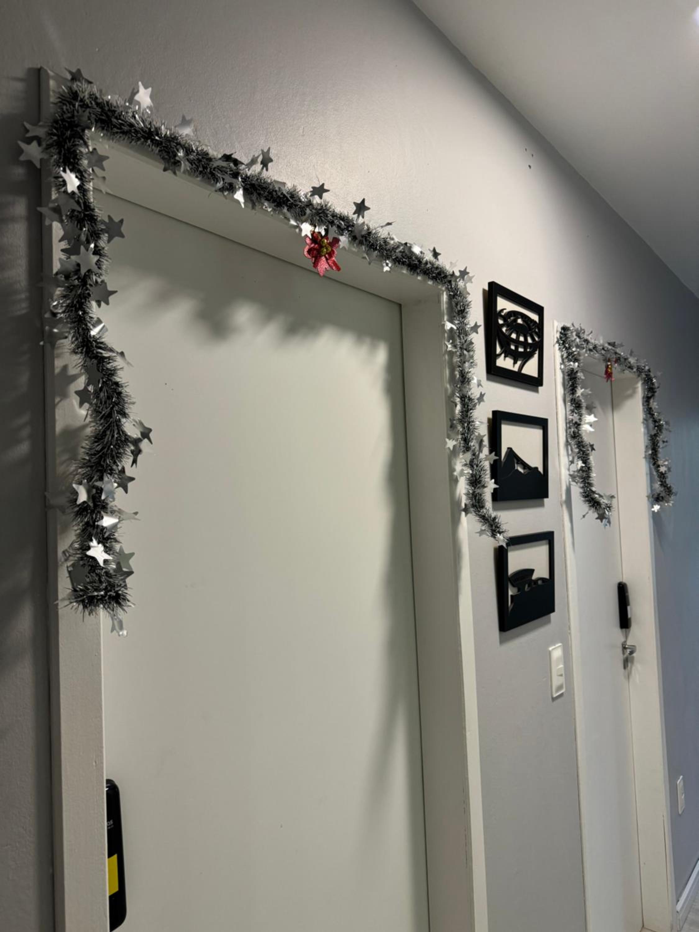 Quarto temático com AR, SmartTV e sacada em Floripa
