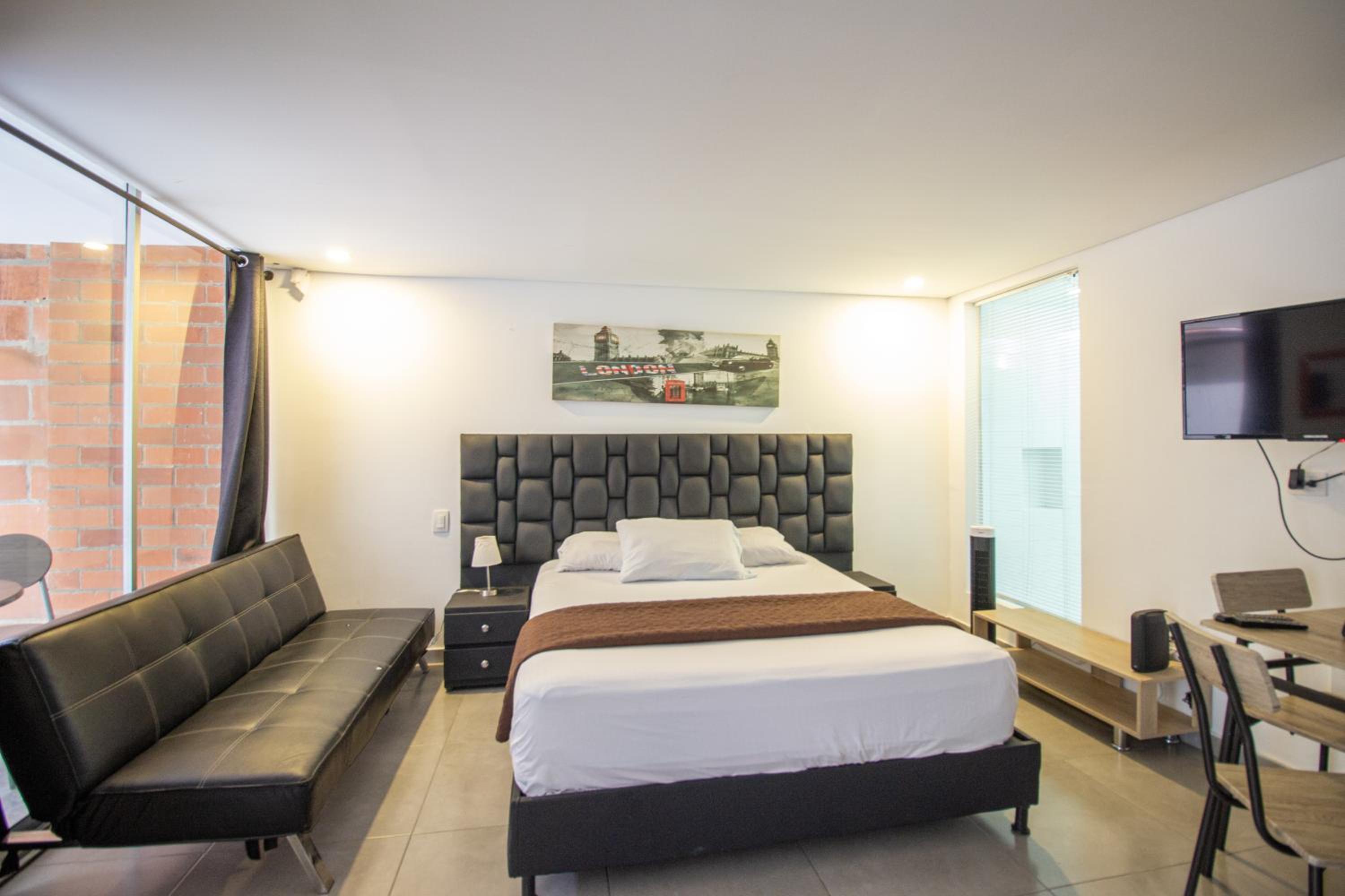 Apartaestudio amplio con Terraza y Parking 102