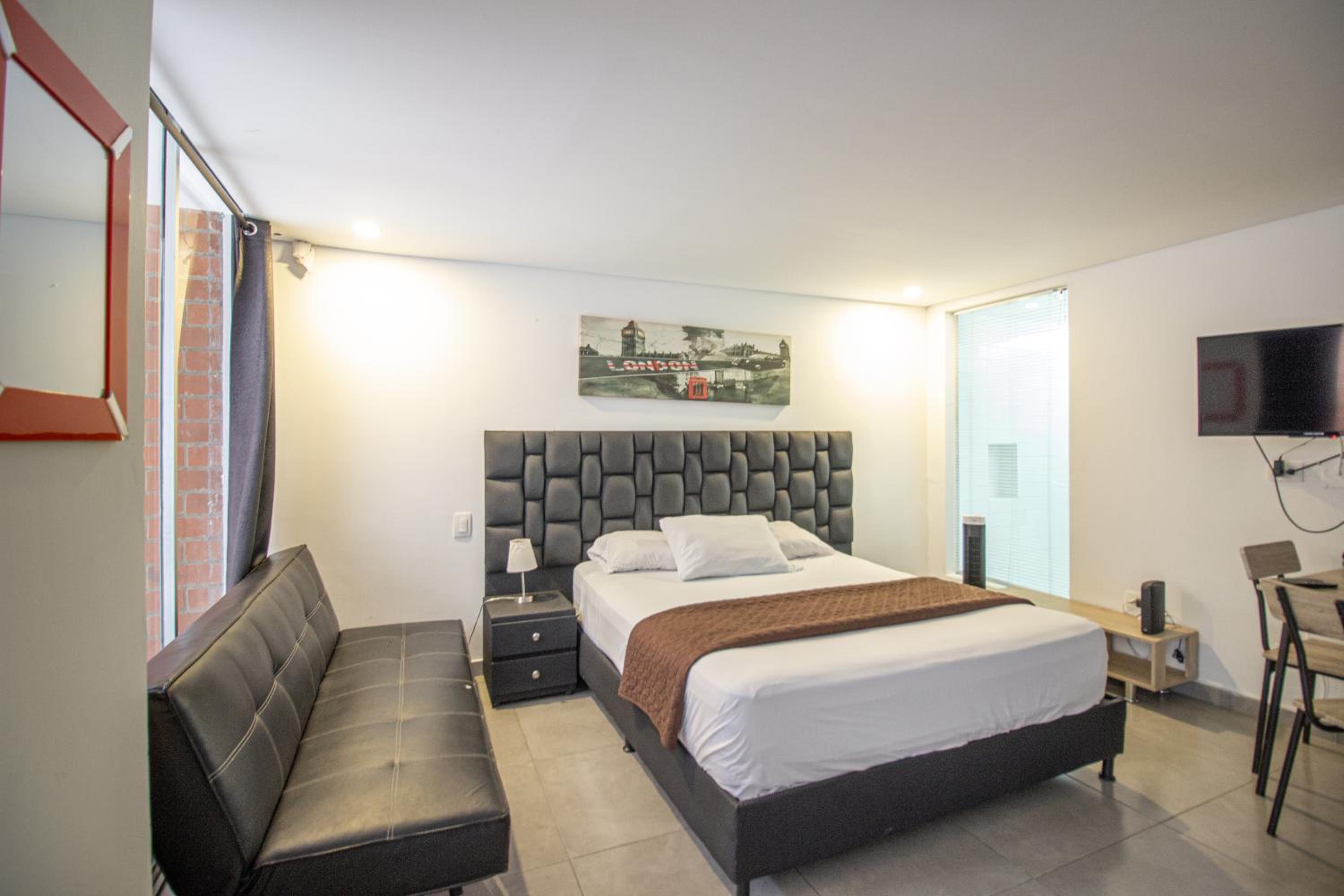 Apartaestudio amplio con Terraza y Parking 102