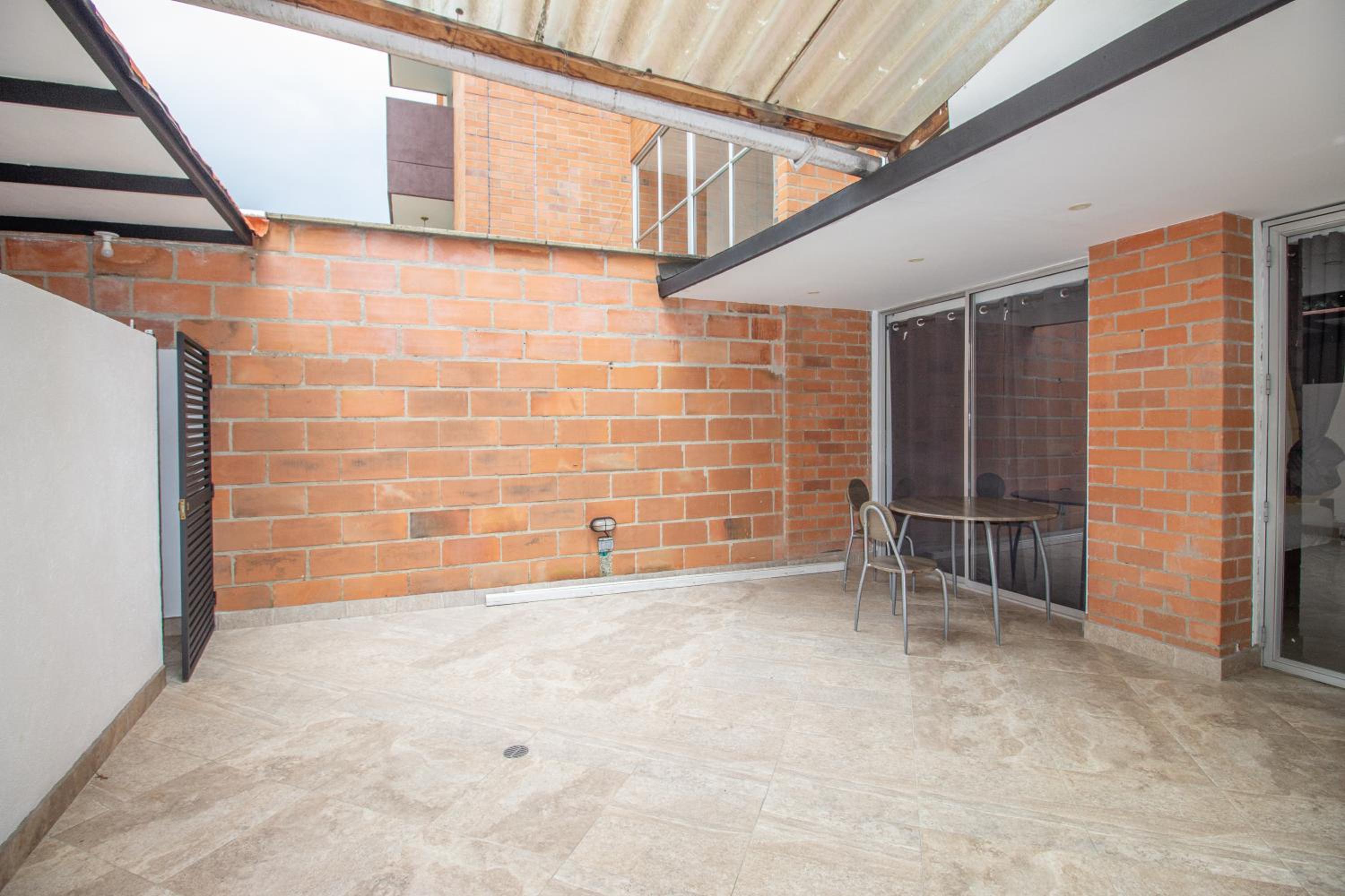 Apartaestudio amplio con Terraza y Parking 102