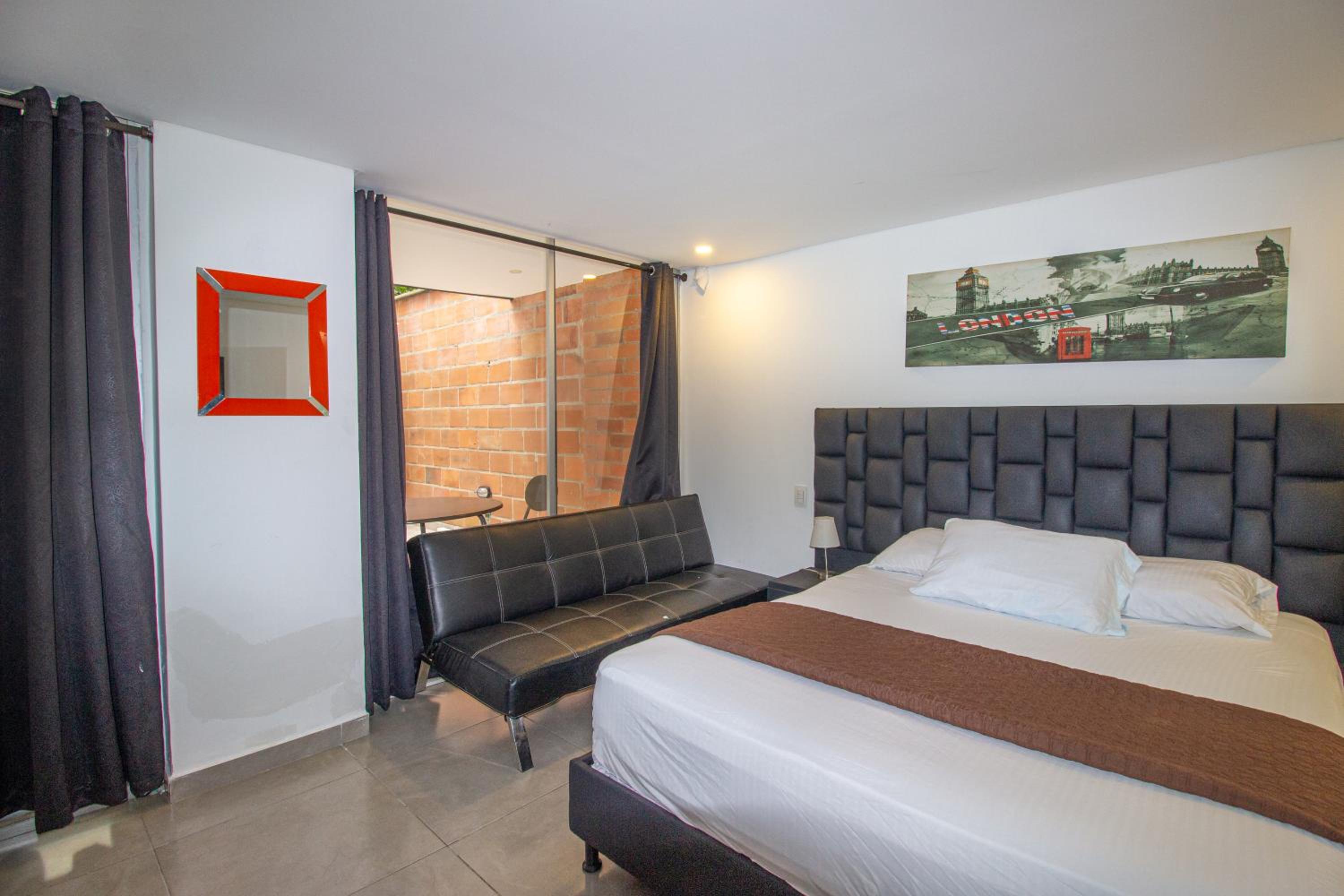 Apartaestudio amplio con Terraza y Parking 102