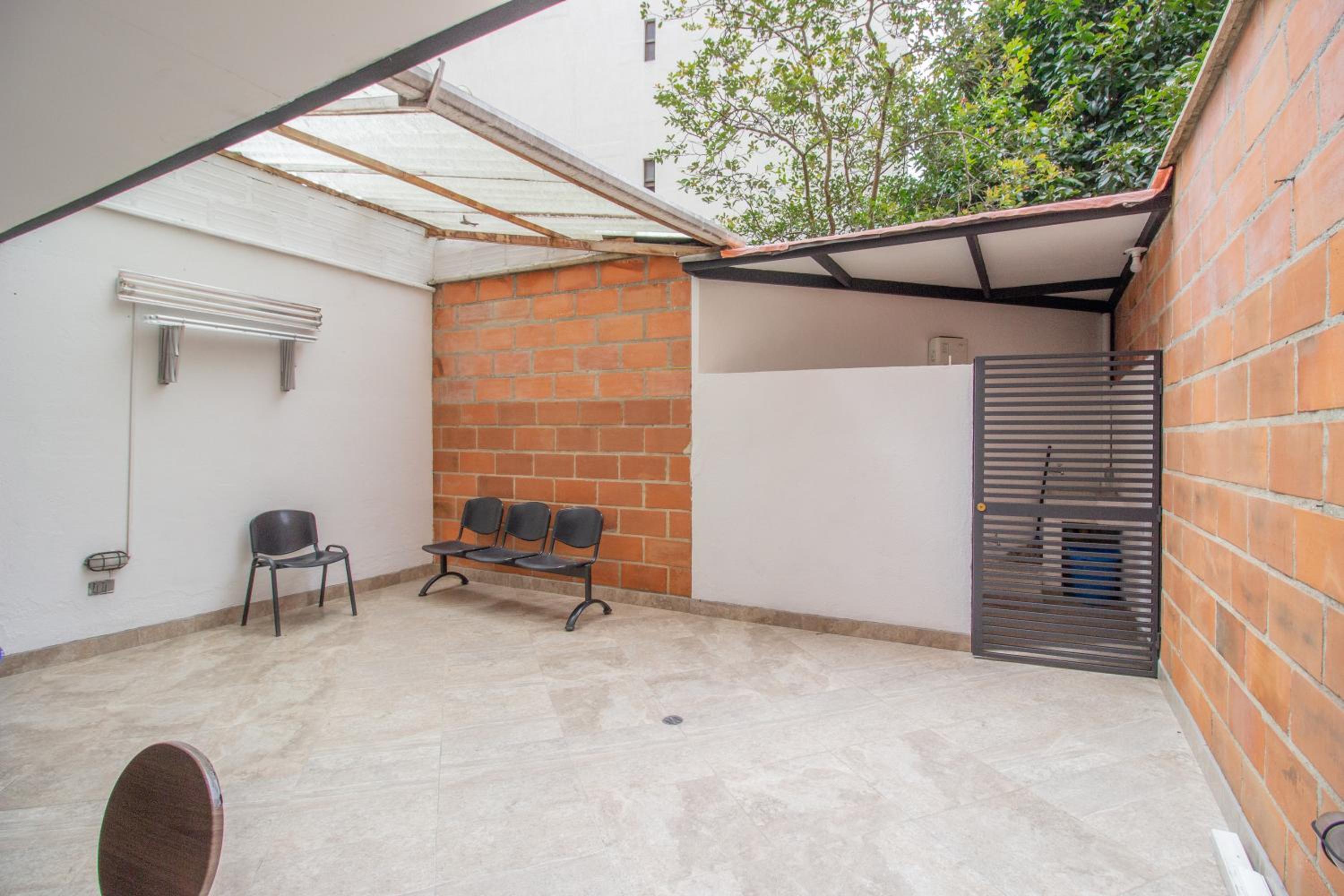 Apartaestudio amplio con Terraza y Parking 102
