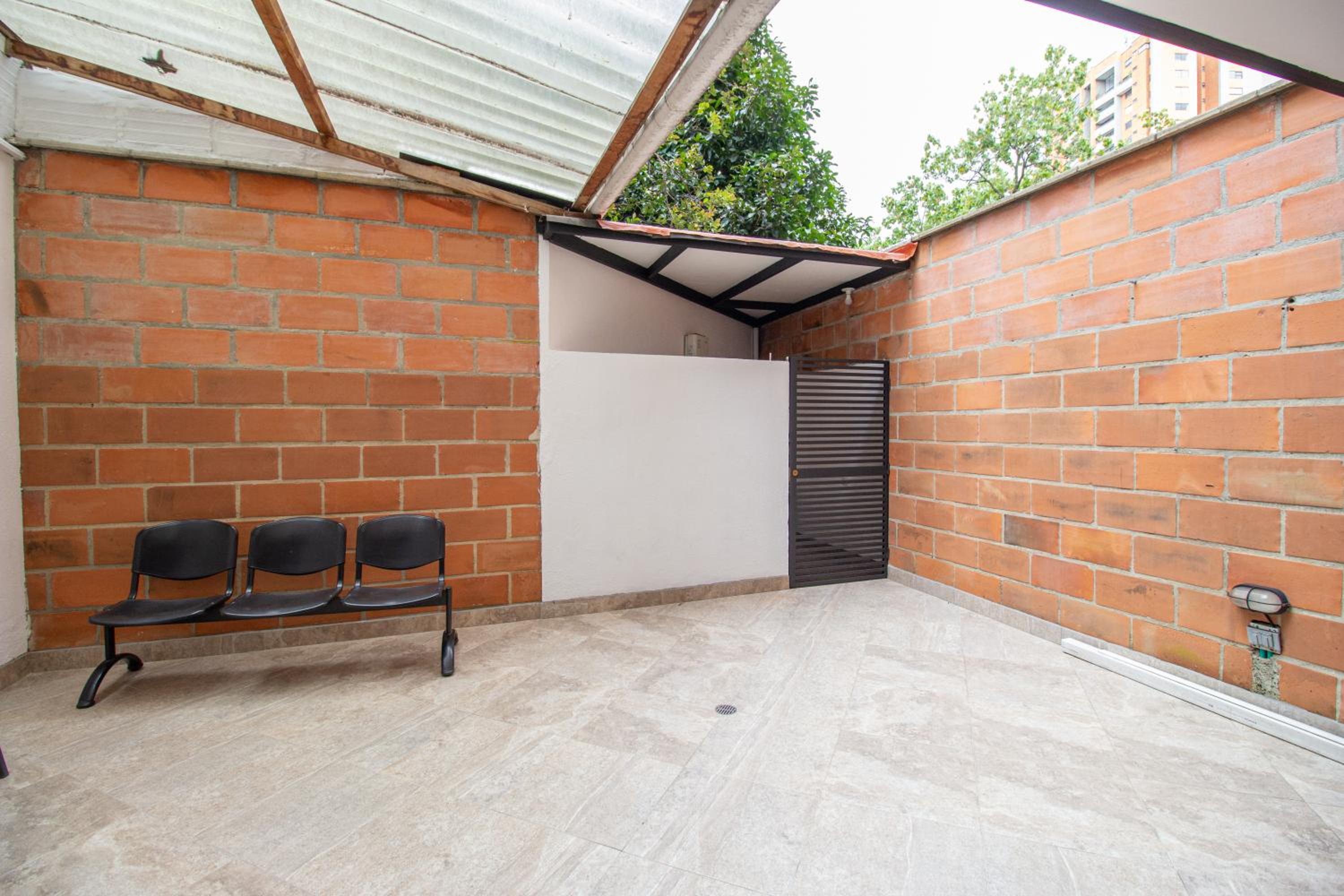 Apartaestudio amplio con Terraza y Parking 102