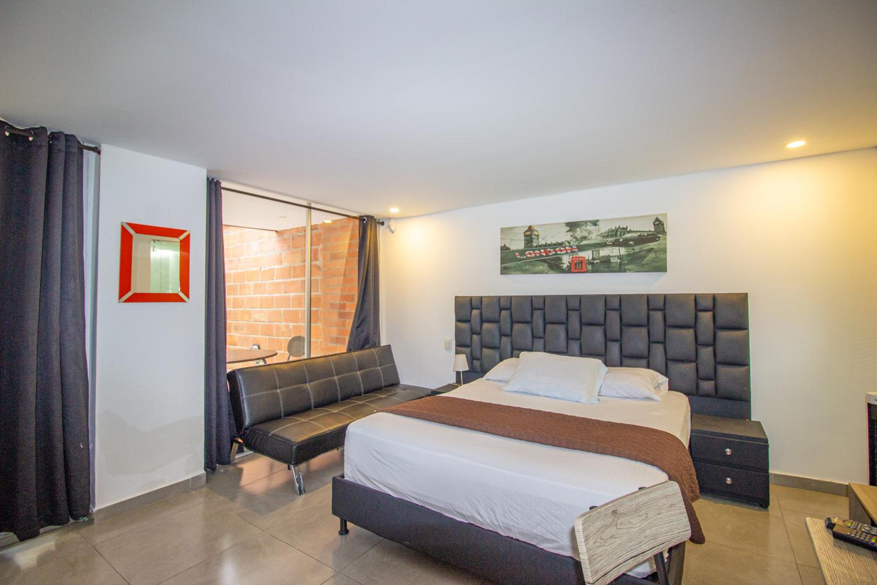Apartaestudio amplio con Terraza y Parking 102