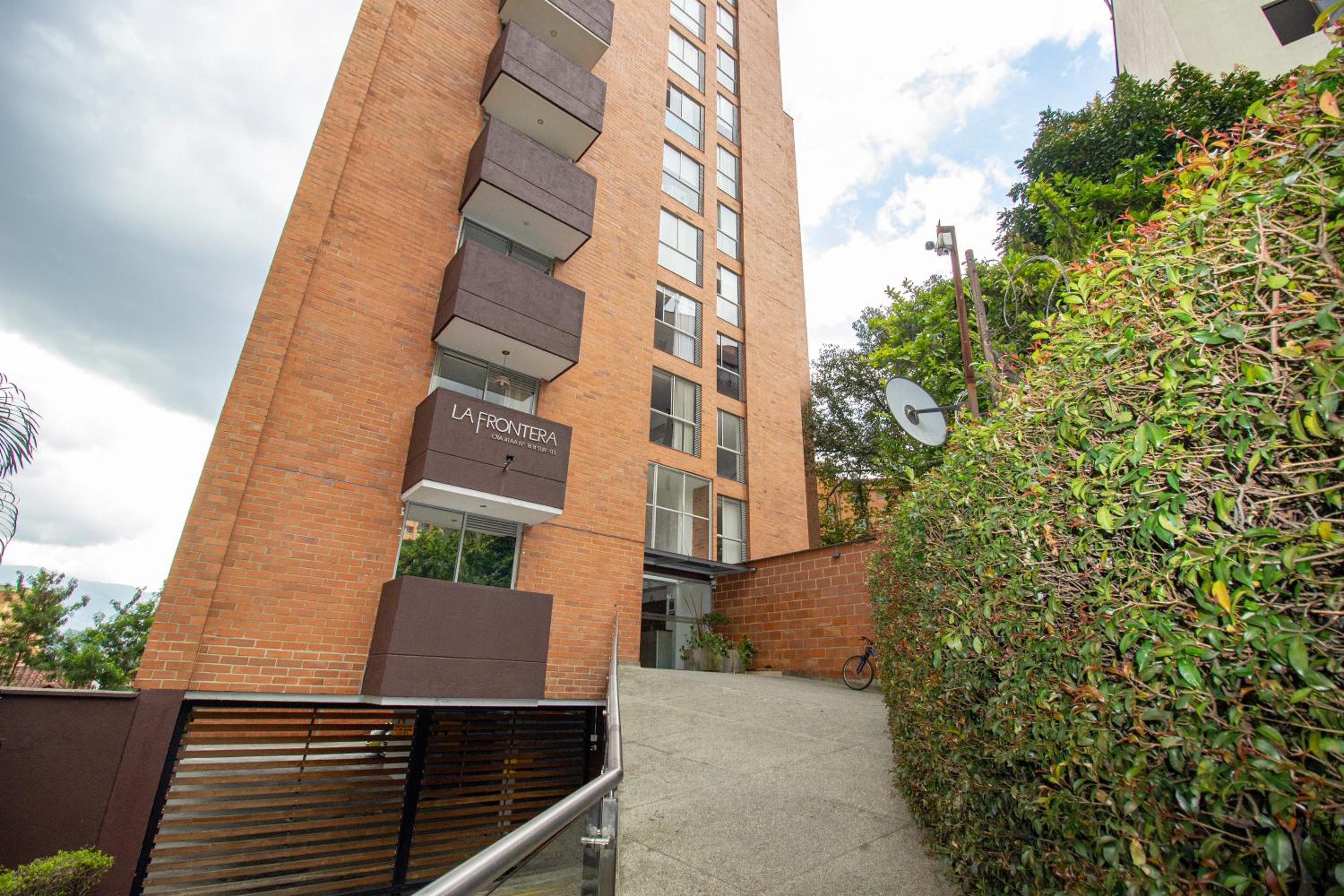 Apartaestudio amplio con Terraza y Parking 102