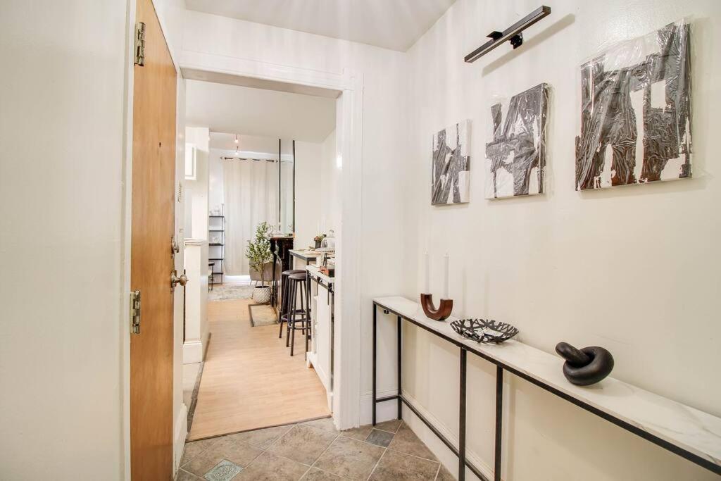Downtown Modern Charmer Walk to Penn Station - Property Image 3