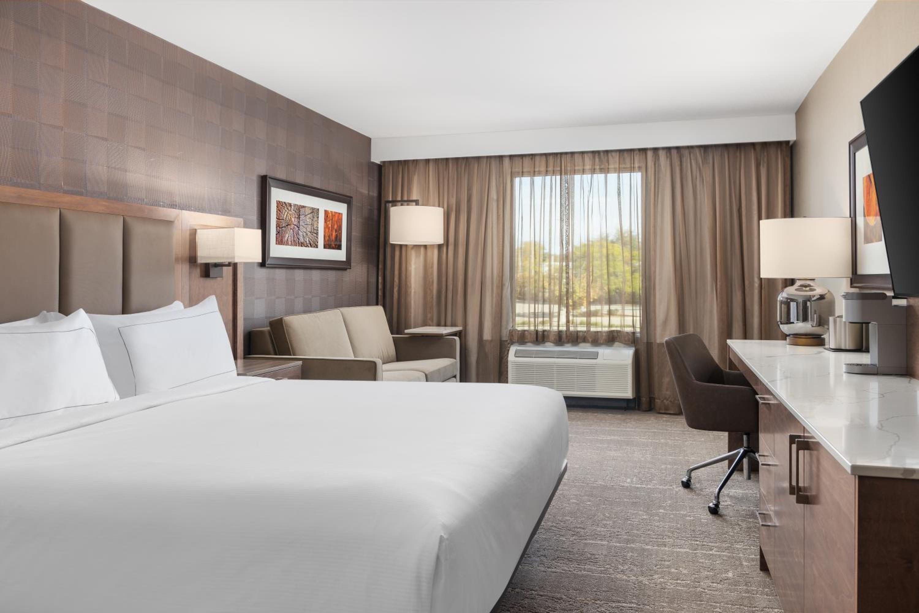 Kitchener Vacations - DoubleTree by Hilton Kitchener - Property Image 2