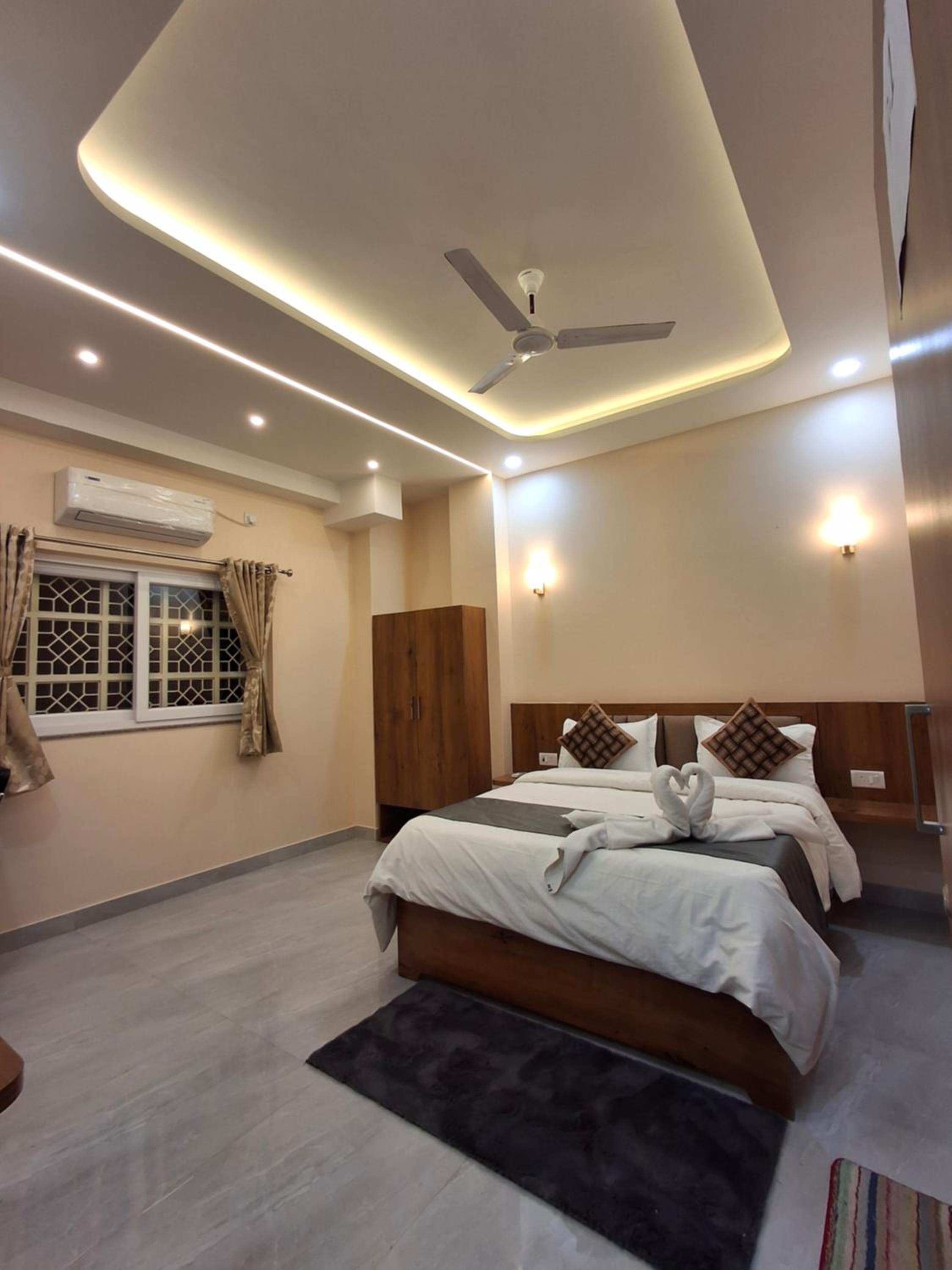 Shri Niwaas Guest House - Varanasi, Forěigners Choice, Fully Air Conditioned Rooms with Parking Availability on site, Near to Dasashwamedh ghat and Assi Gh view 3